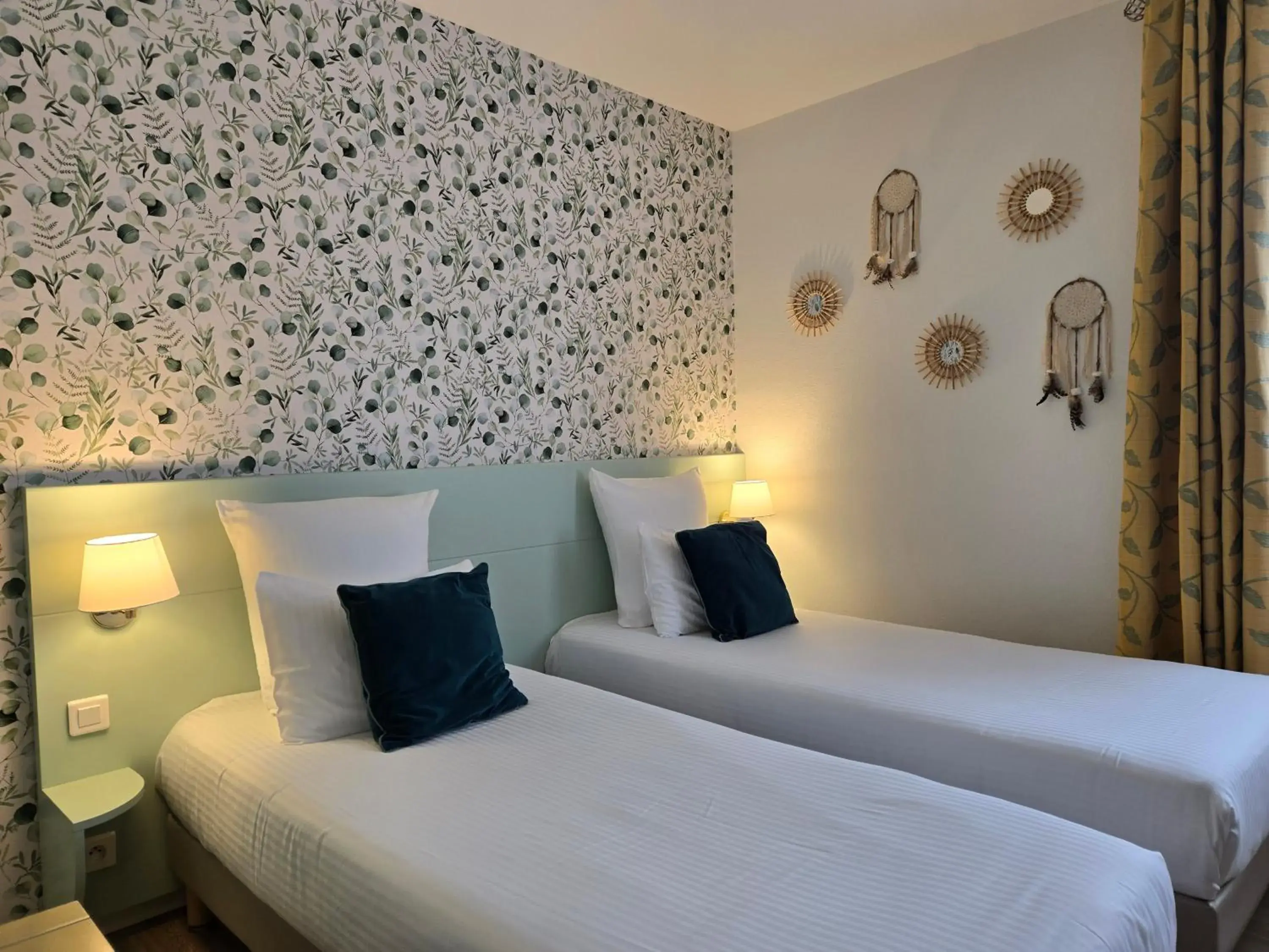 Twin Room in Hôtel Le SAINT-GENIÈS Twin Room in Hôtel Le SAINT-GENIÈS