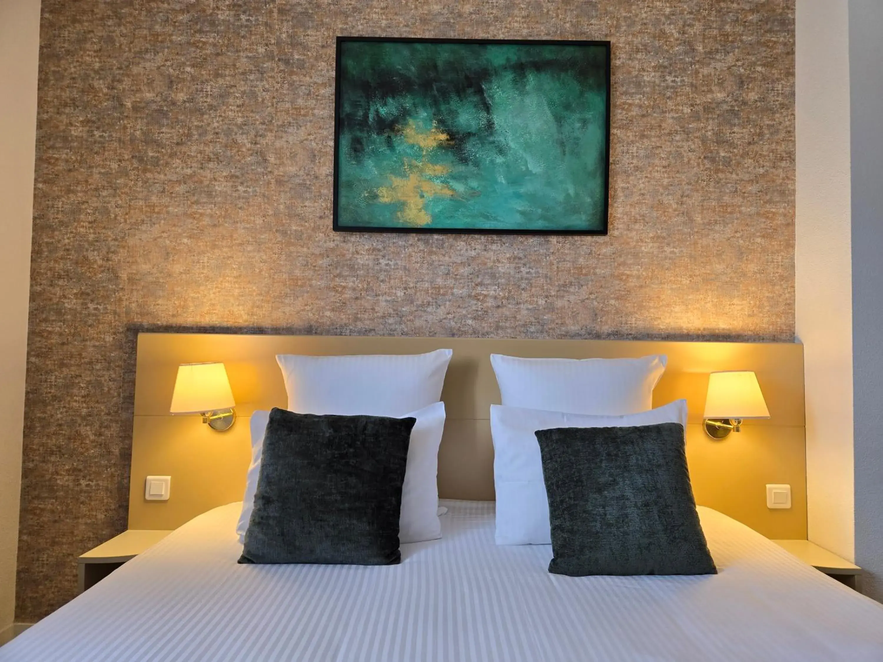 Double Room in Hôtel Le SAINT-GENIÈS Double Room in Hôtel Le SAINT-GENIÈS