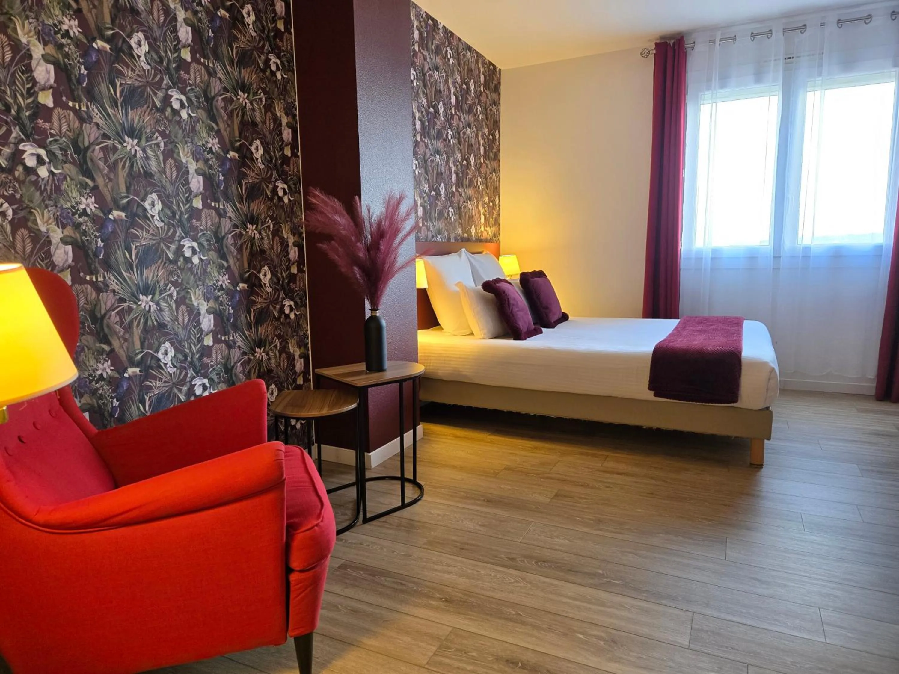 Photo of the whole room, Bed in Hôtel Le SAINT-GENIÈS