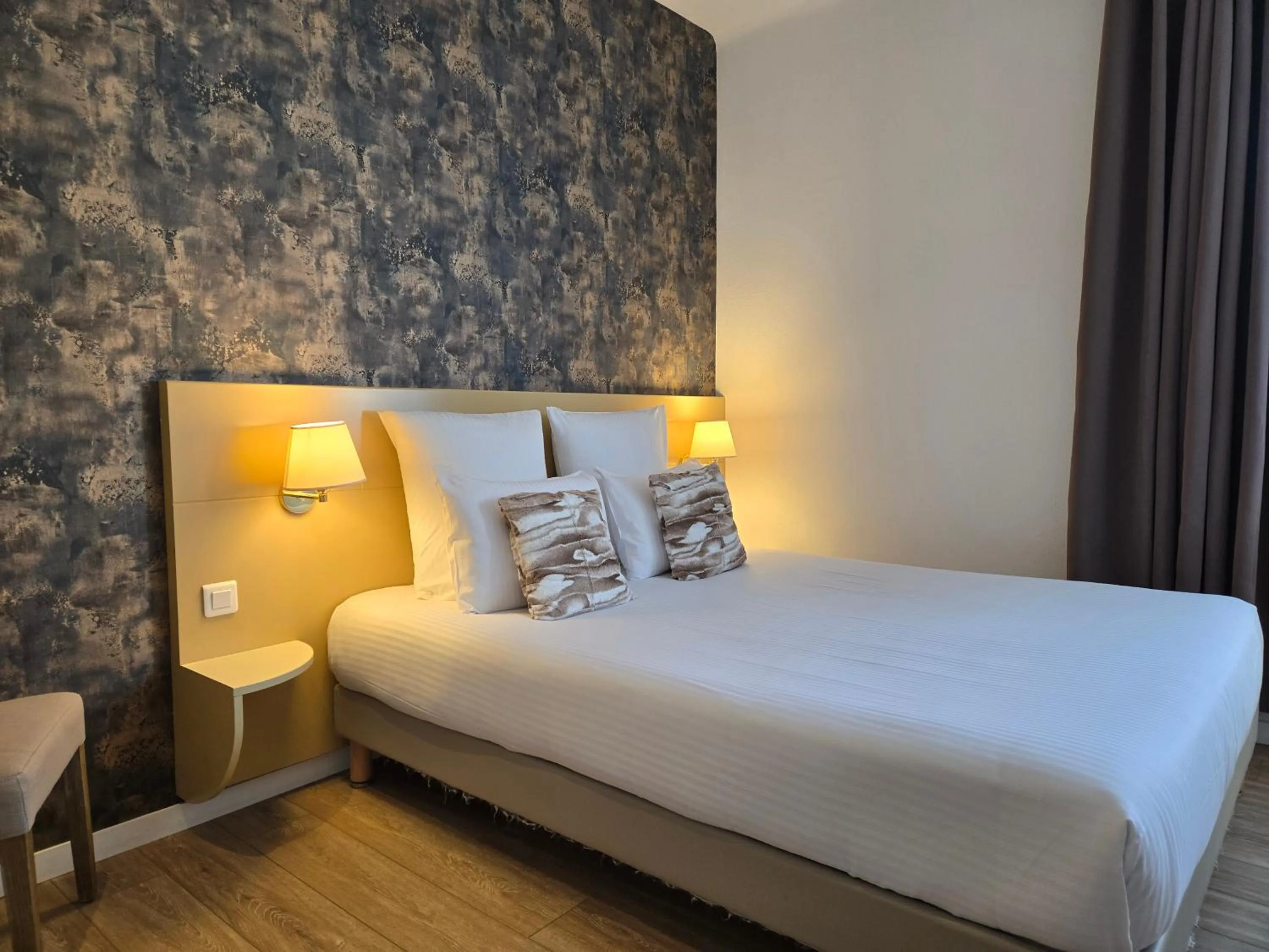 Bed in Hôtel Le SAINT-GENIÈS