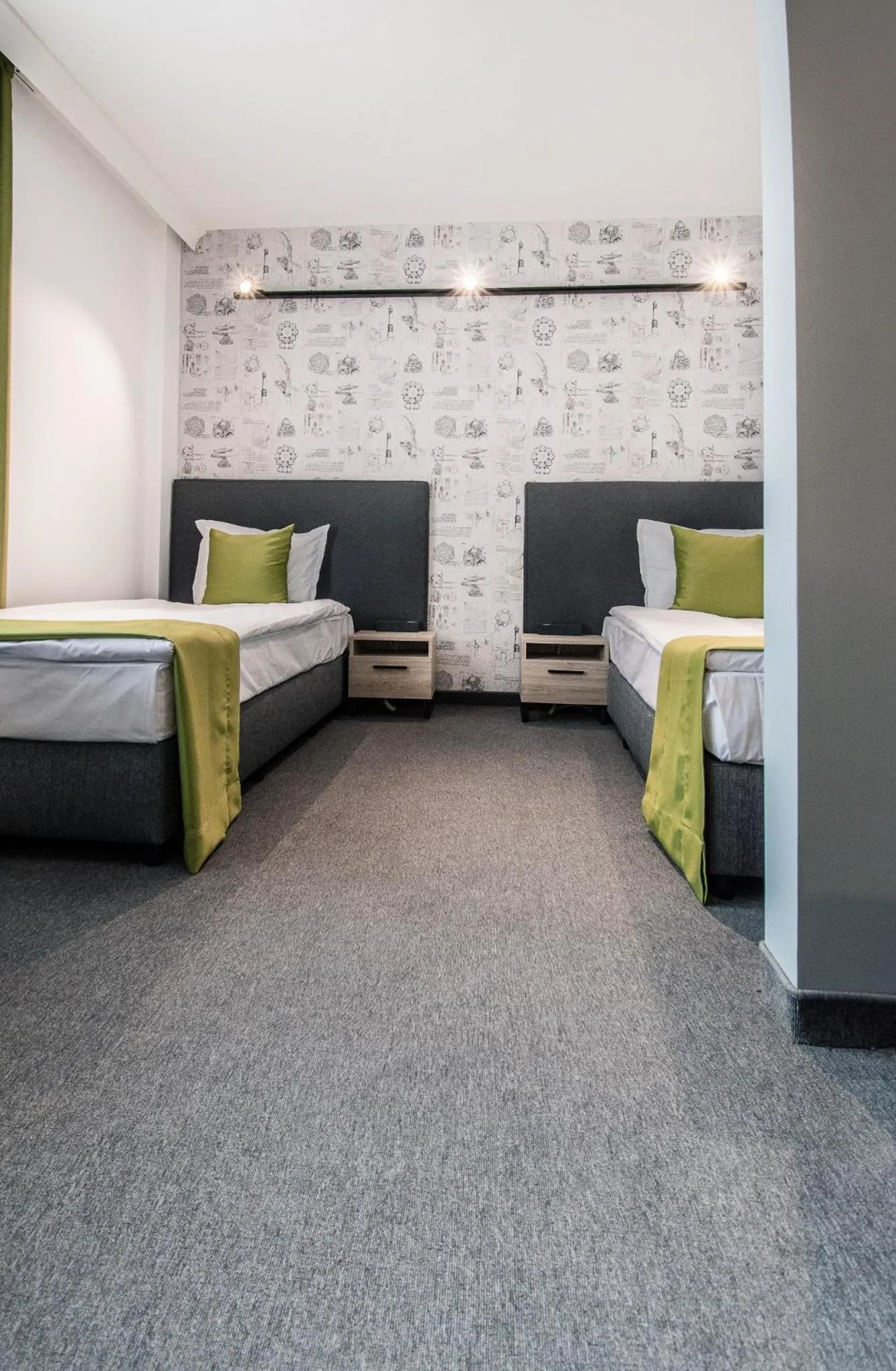 A&M Hotel with free parking