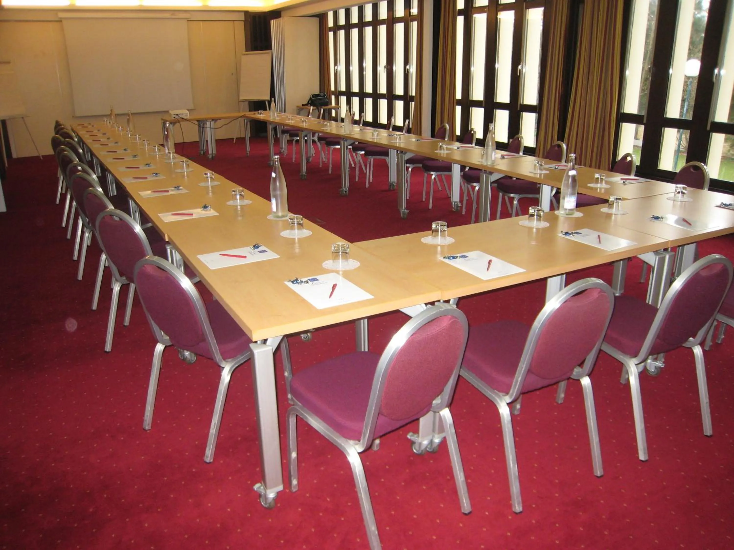 Business facilities in Le Grand Monarque