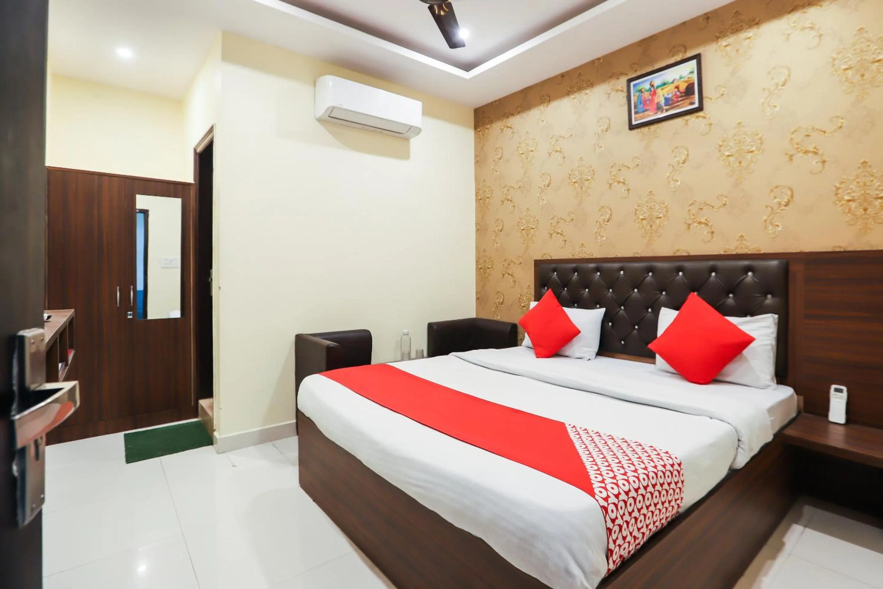 Bedroom, Bed in Hotel O City Residency