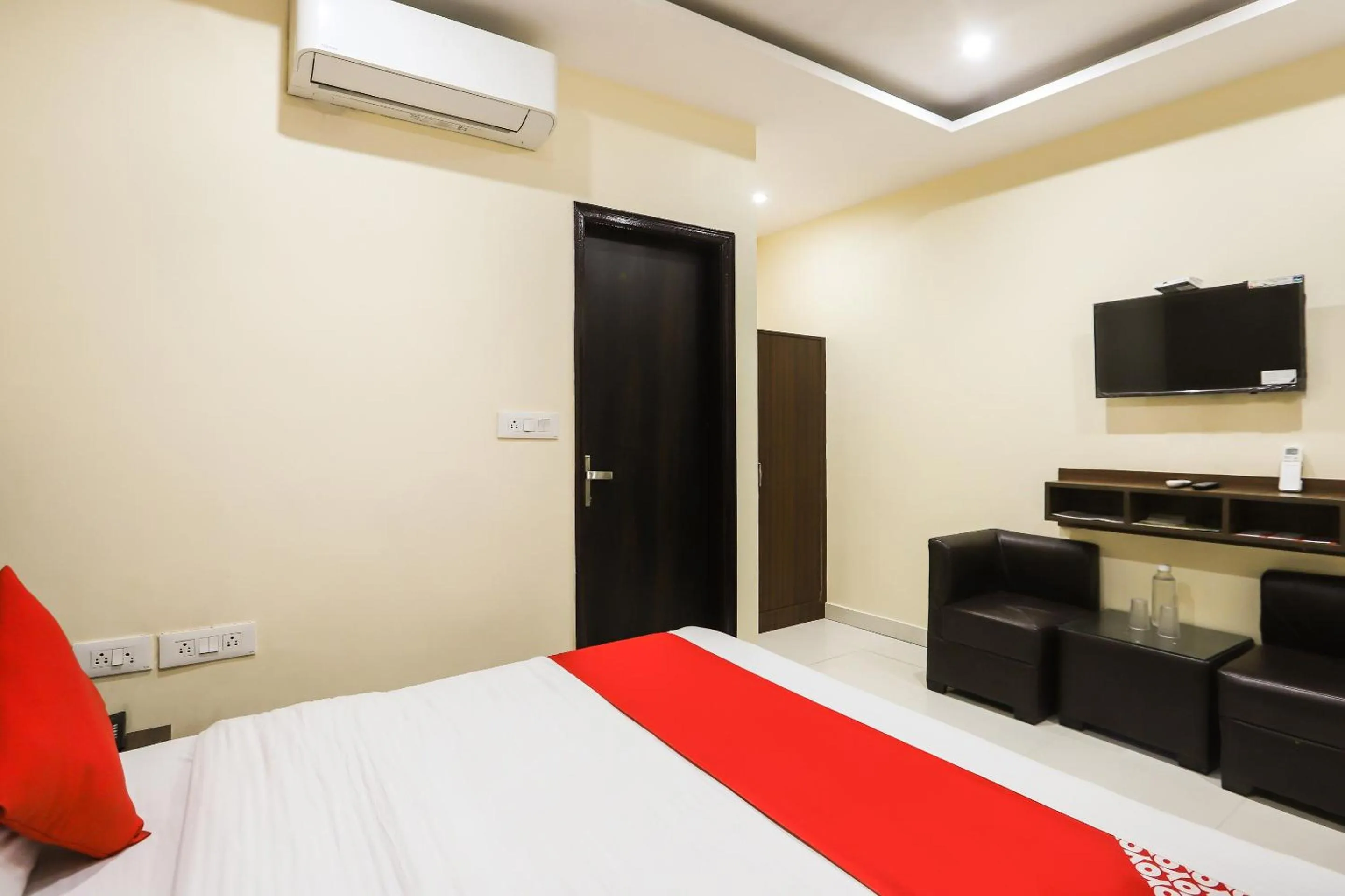 Bedroom, Bed in Hotel O City Residency
