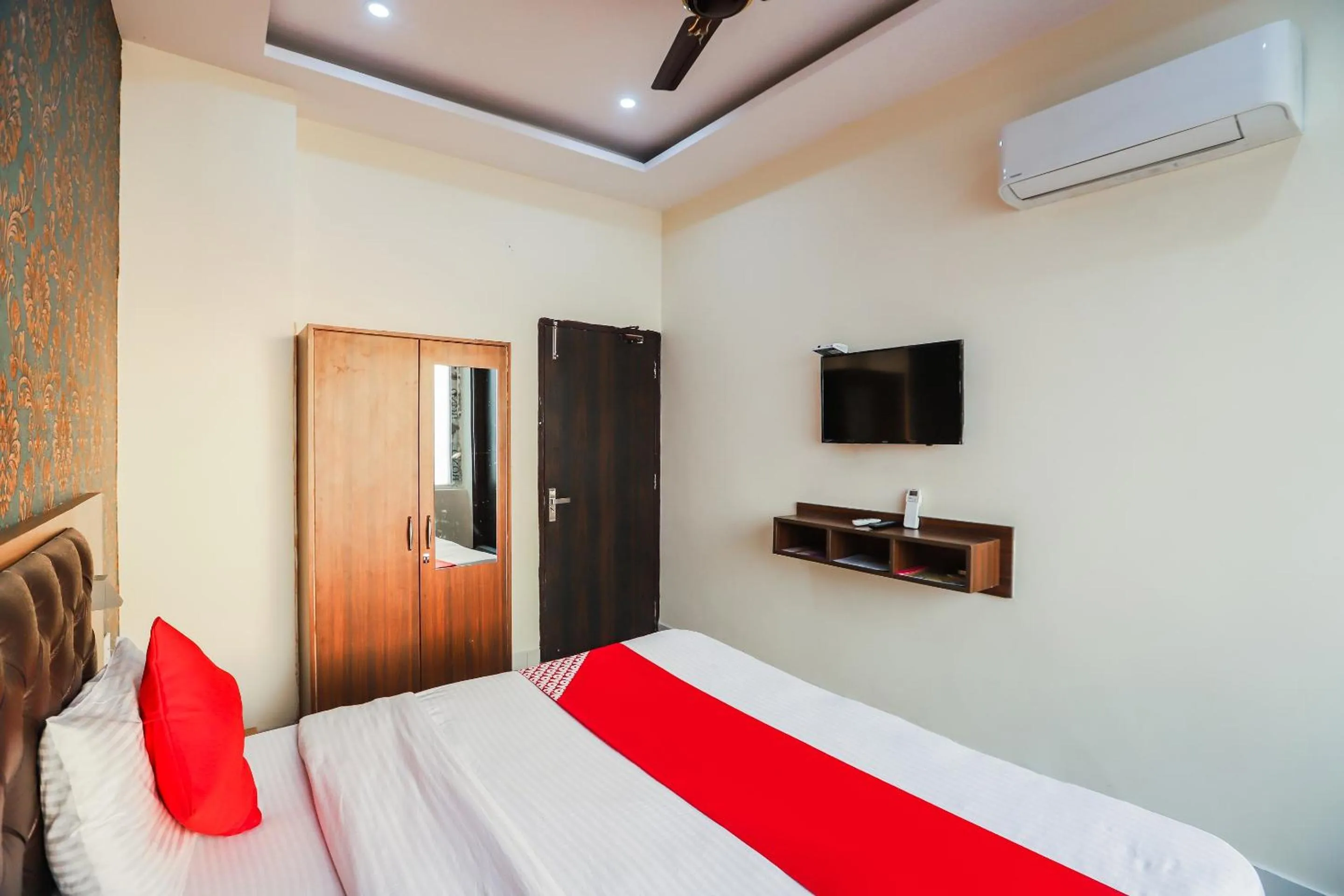 Bedroom, Bed in Hotel O City Residency