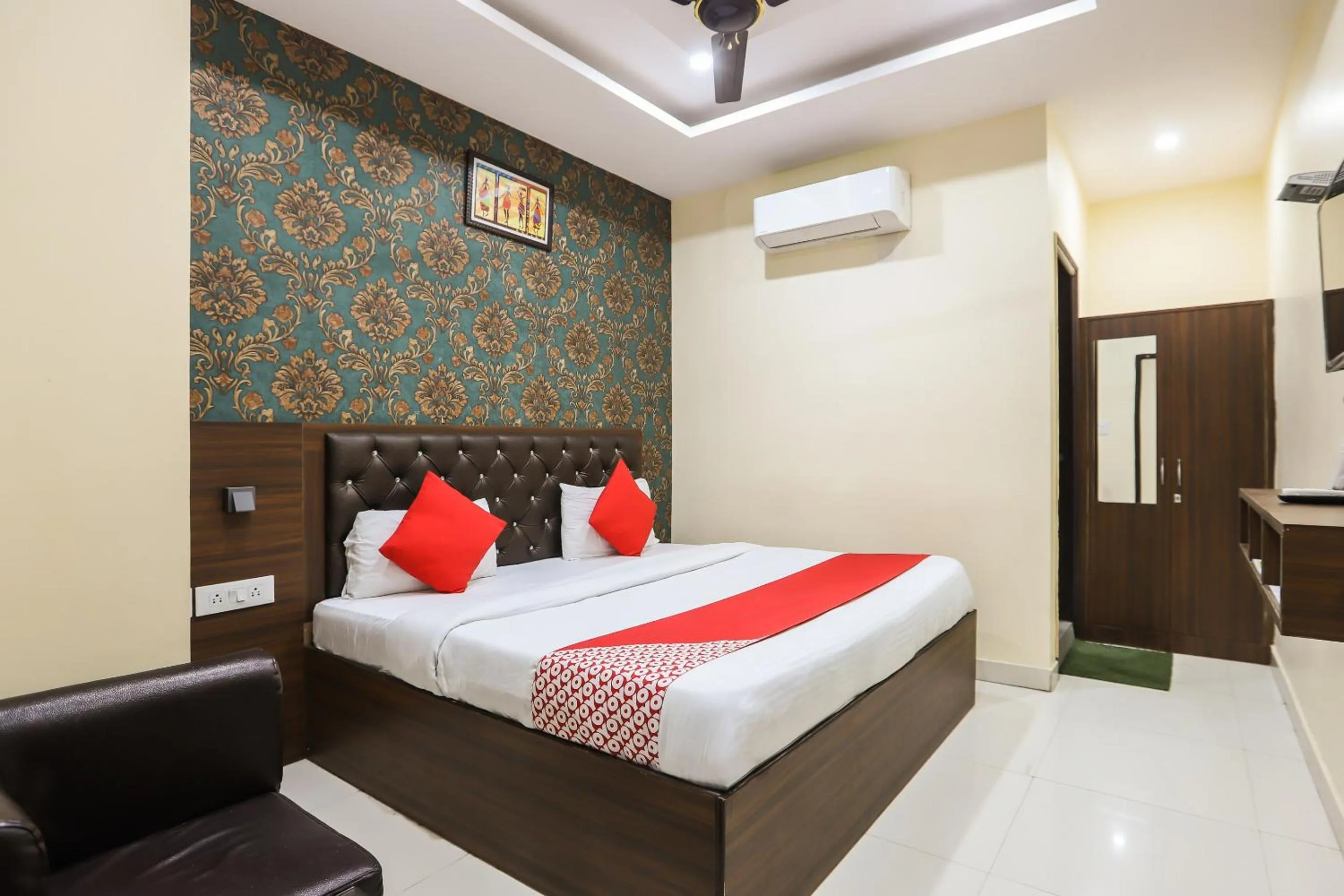 Bedroom, Bed in Hotel O City Residency