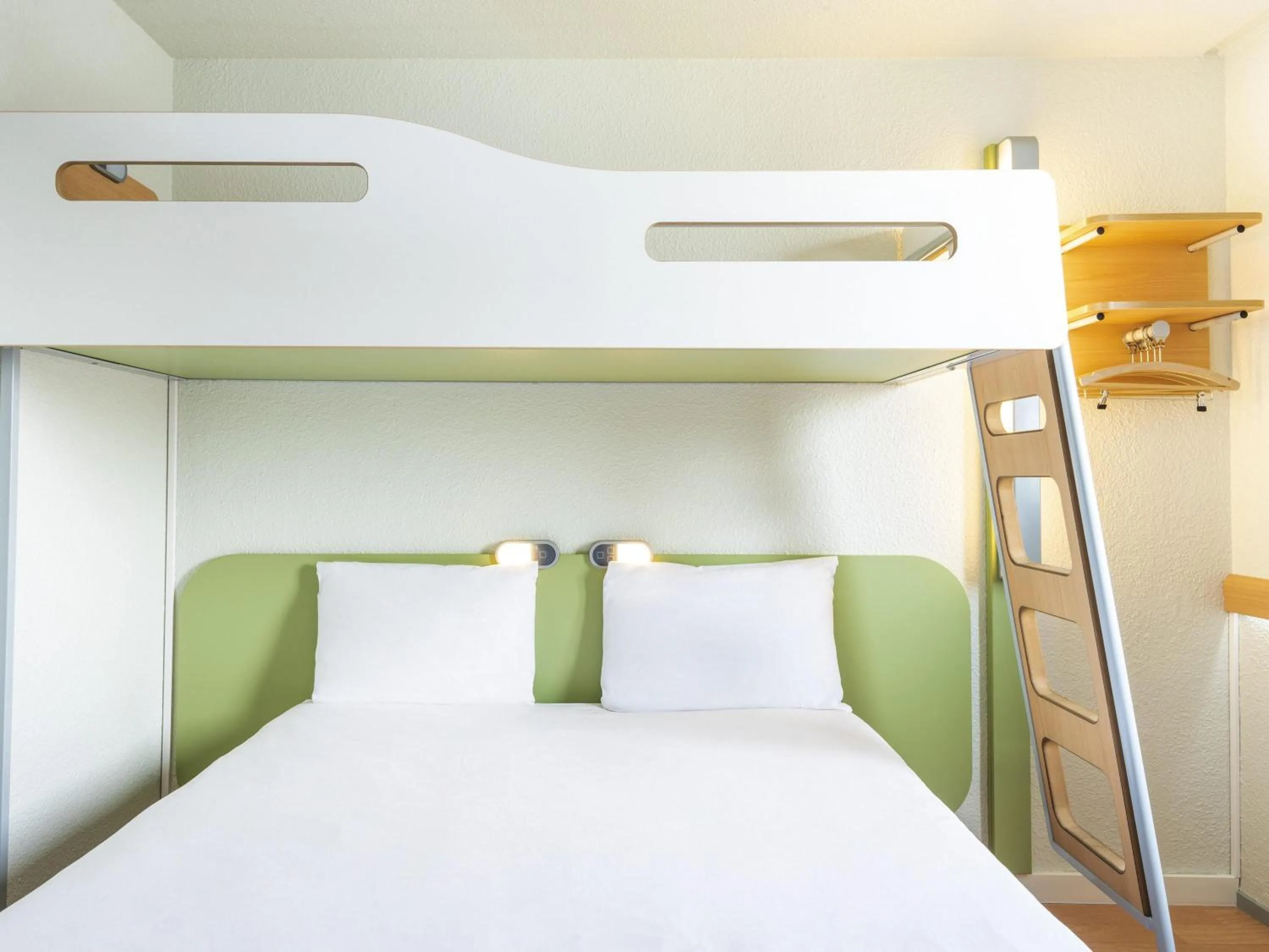 Bedroom, Bed in ibis budget Paris Porte de Bercy