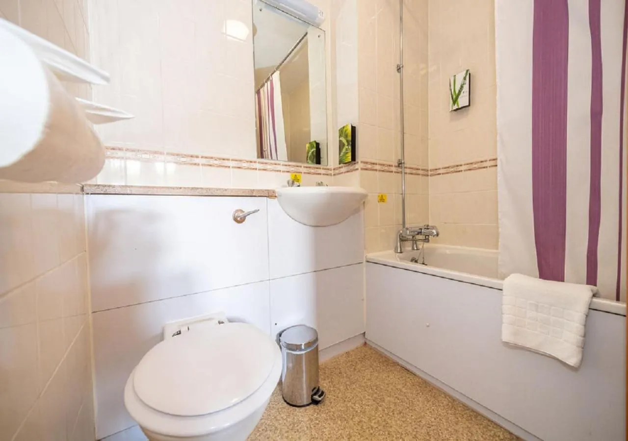 Shower in Stables Inn, Aintree