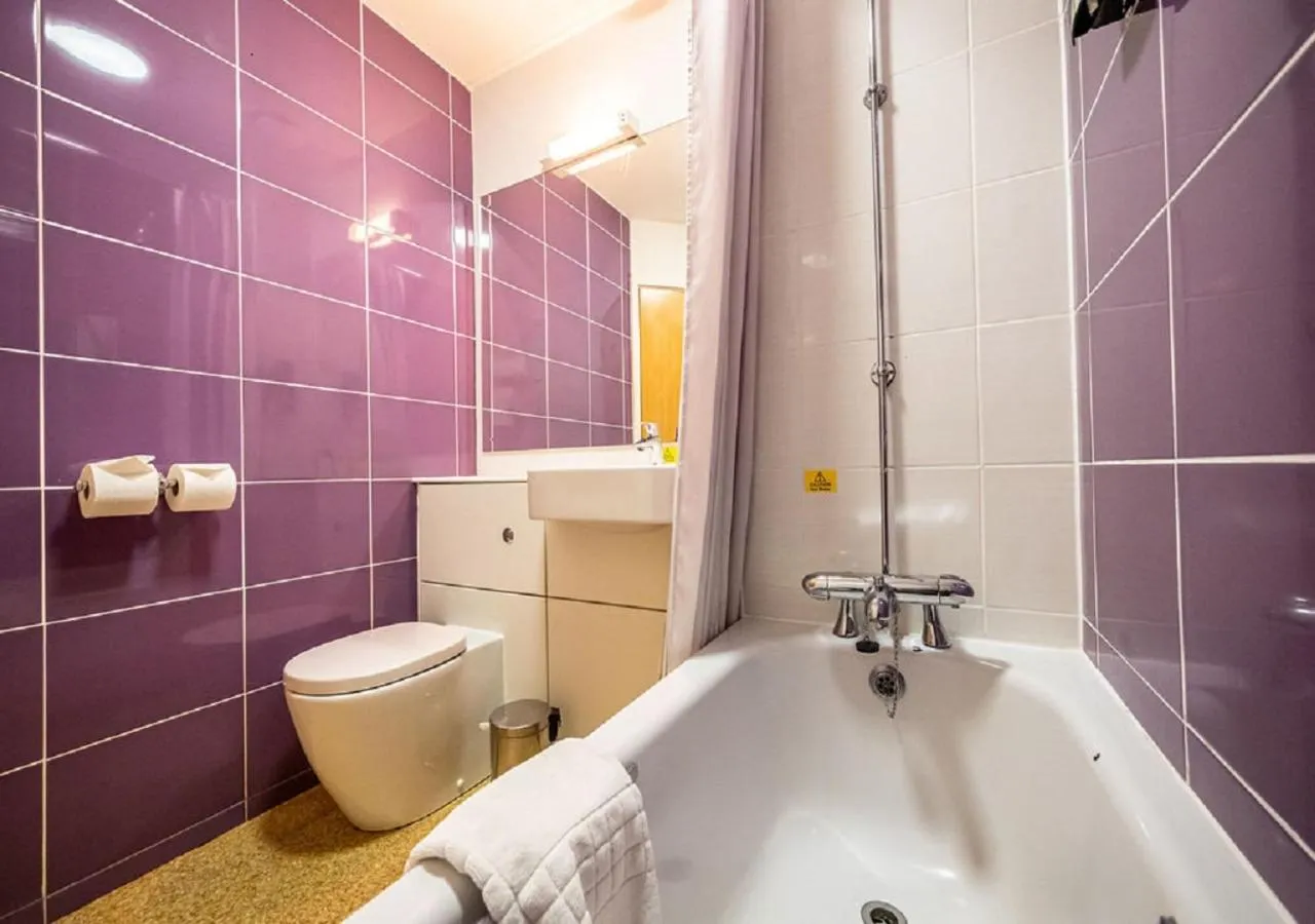 Shower in Stables Inn, Aintree