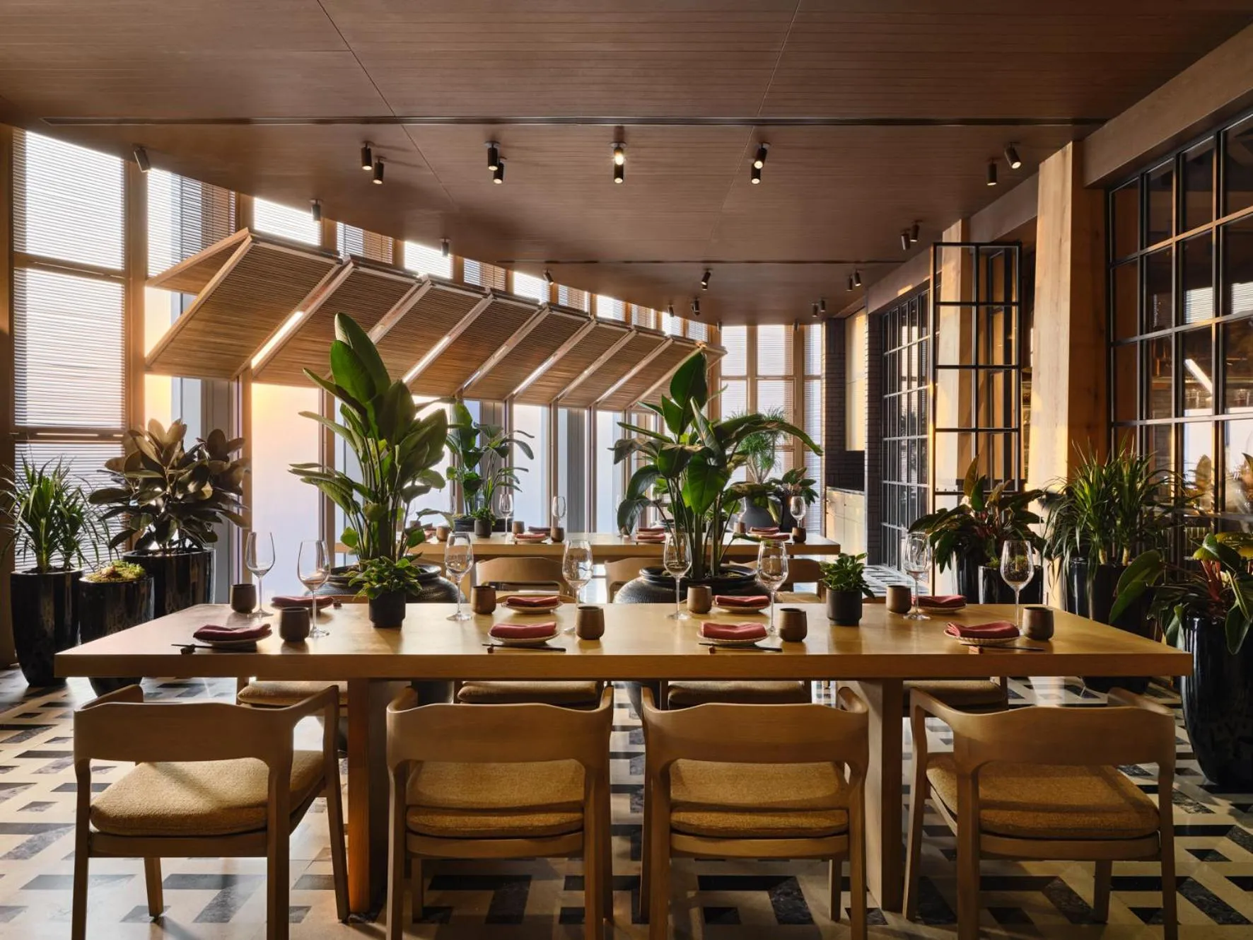 Restaurant/places to eat in Rosewood Guangzhou