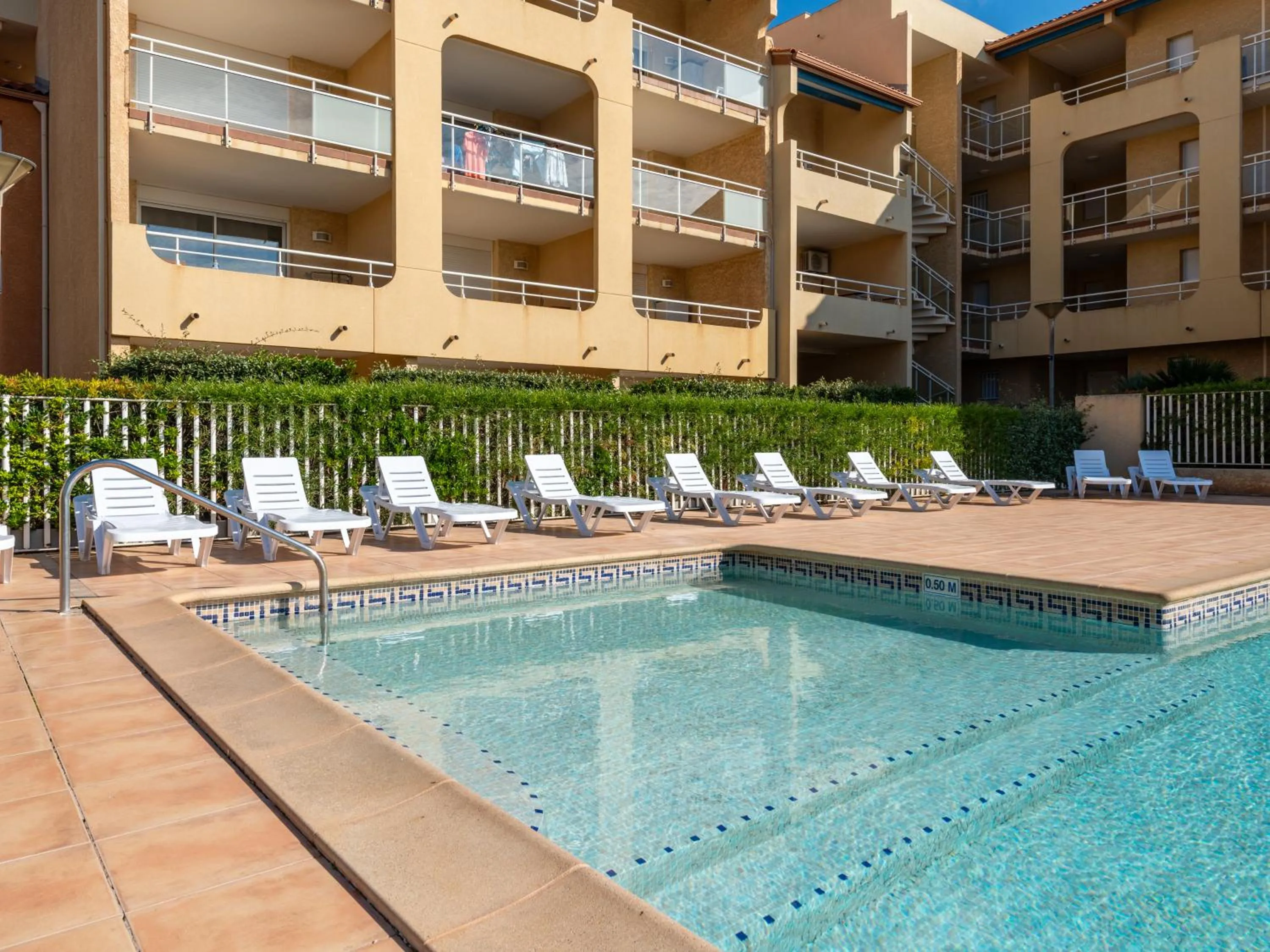 Swimming pool in Vacancéole - Résidence Alizéa Beach