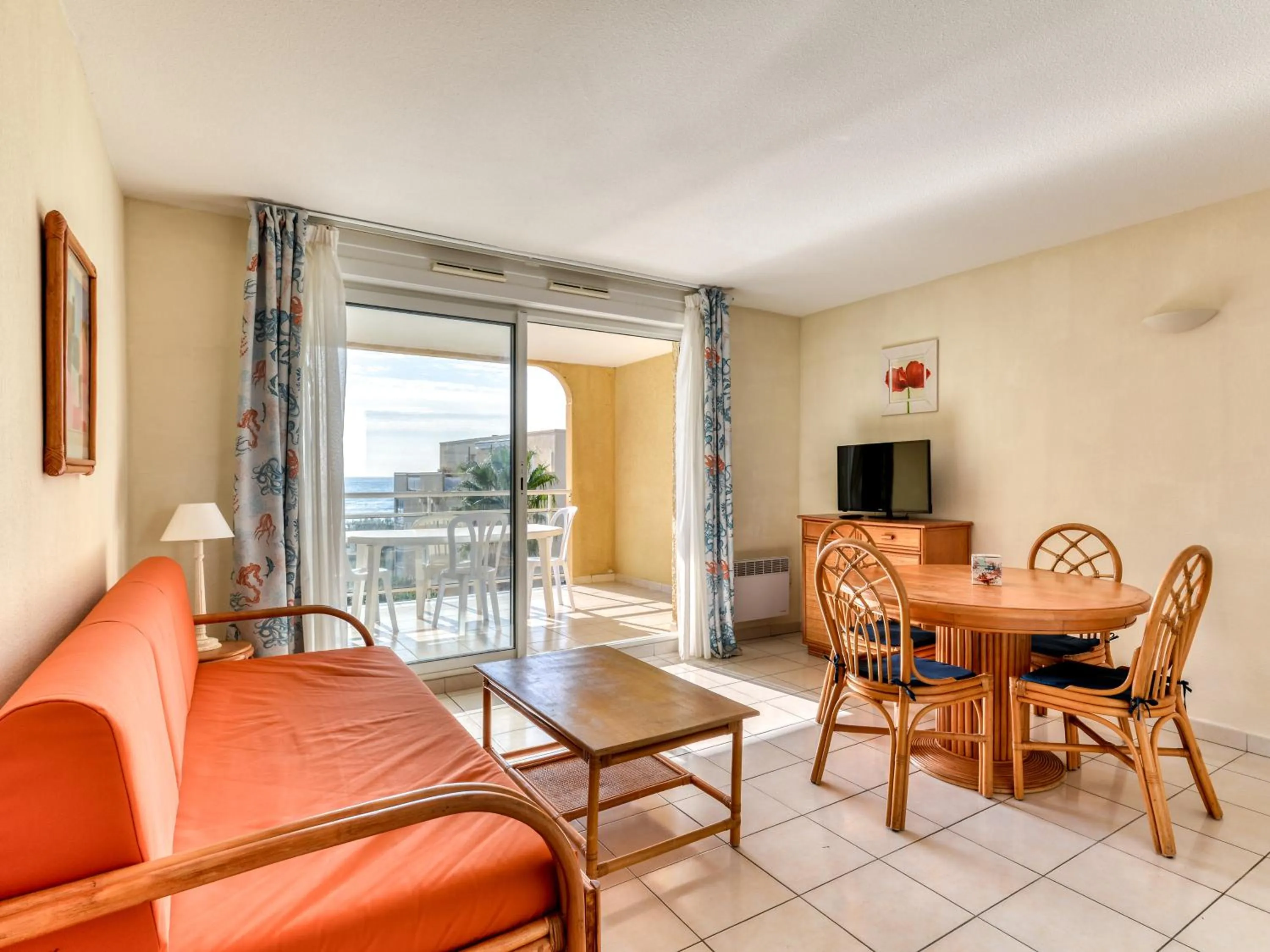 Living room in Vacancéole - Résidence Alizéa Beach