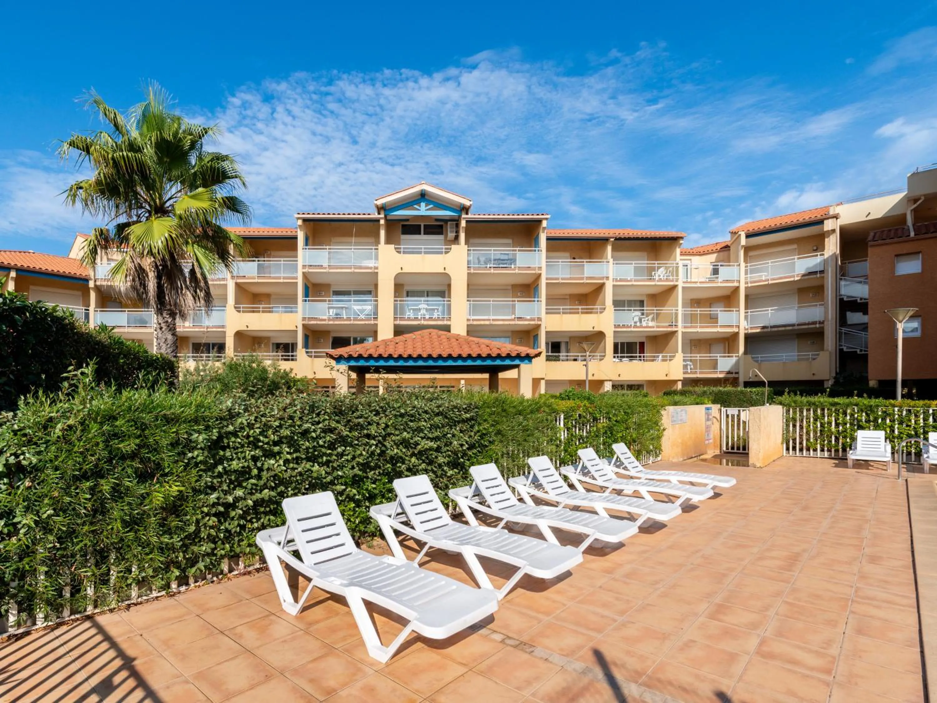 Swimming pool in Vacancéole - Résidence Alizéa Beach