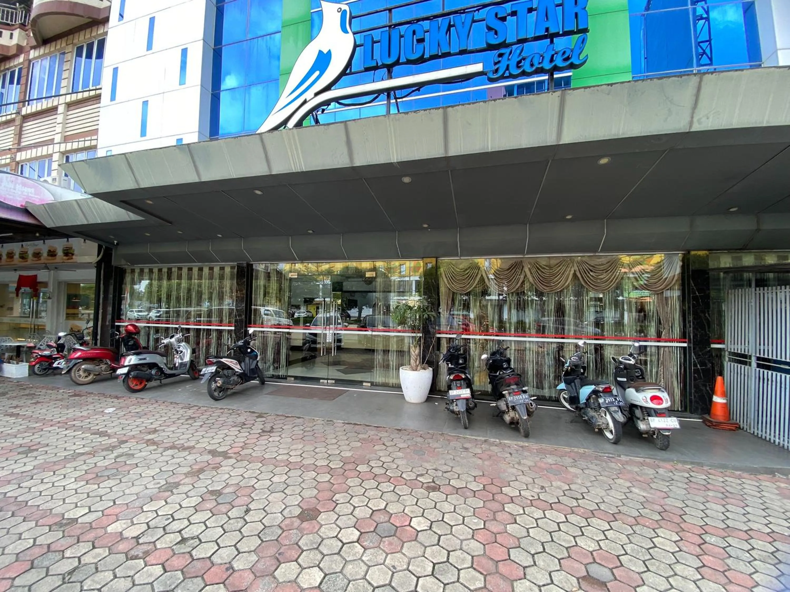 Property building in Lucky Star Hotel Near Harbour Bay Batam
