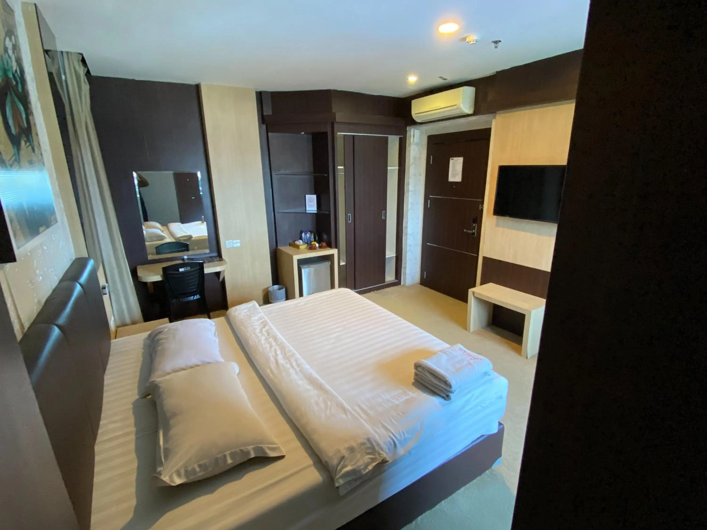 Bedroom, Bed in Lucky Star Hotel Near Harbour Bay Batam