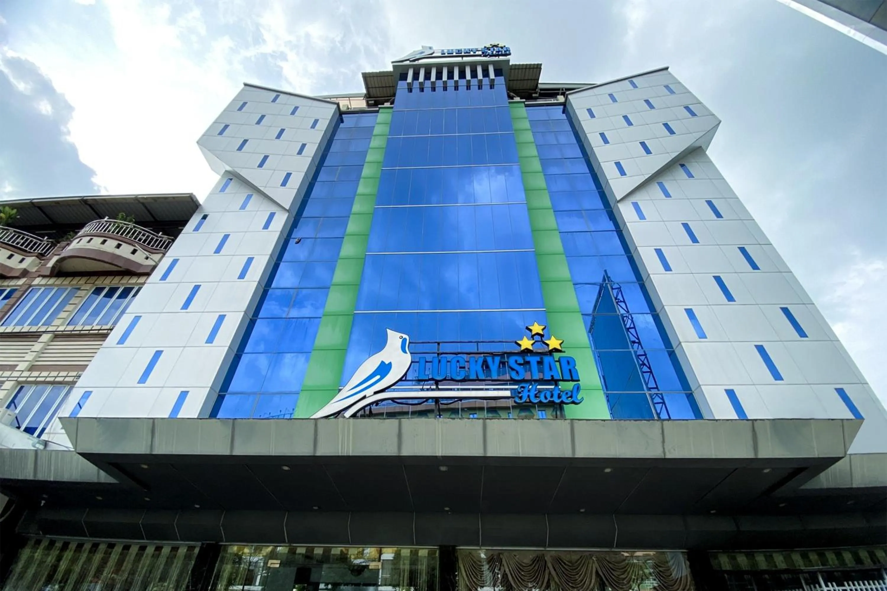Property building in Lucky Star Hotel Near Harbour Bay Batam