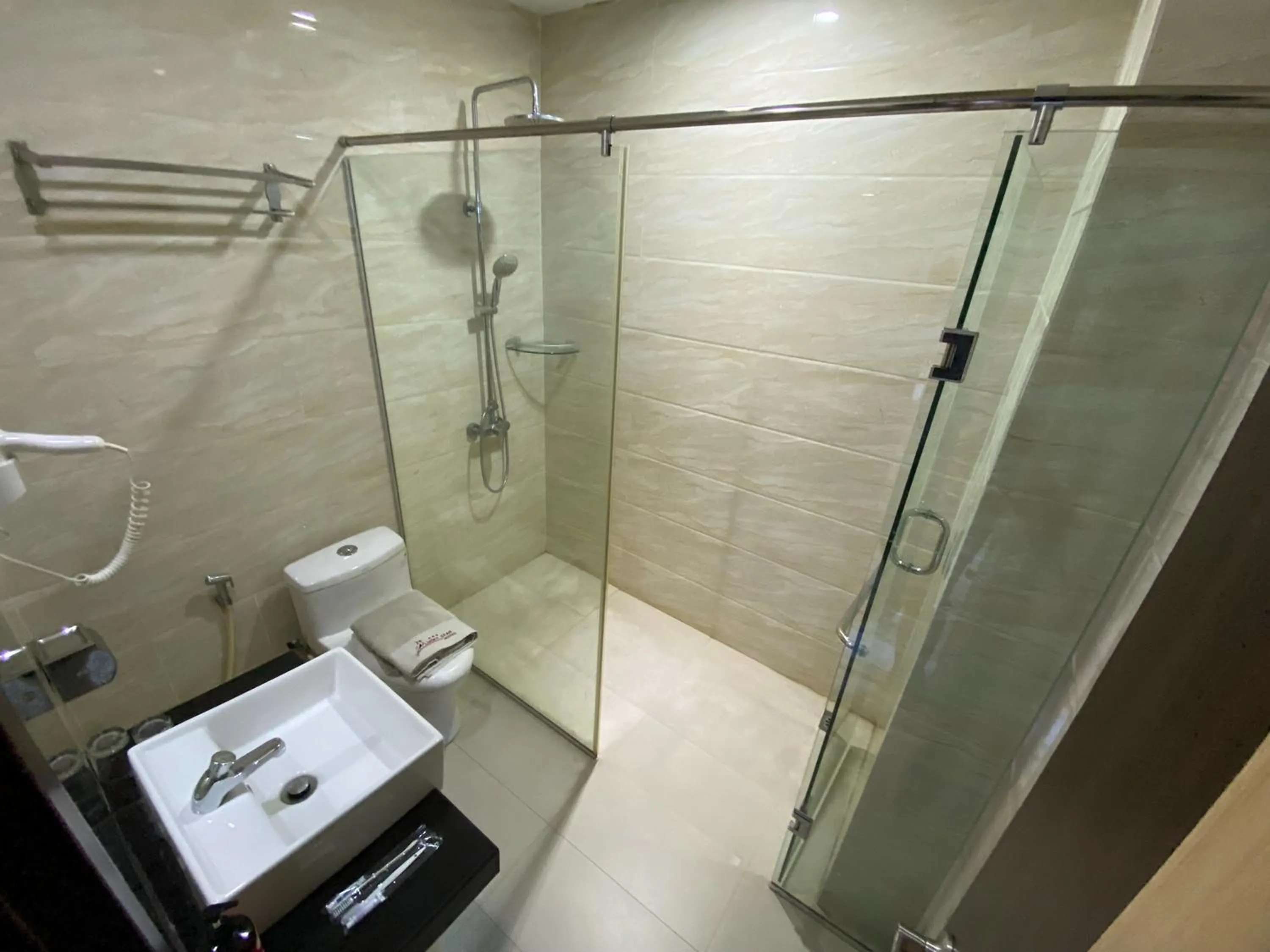 Bathroom in Lucky Star Hotel Near Harbour Bay Batam