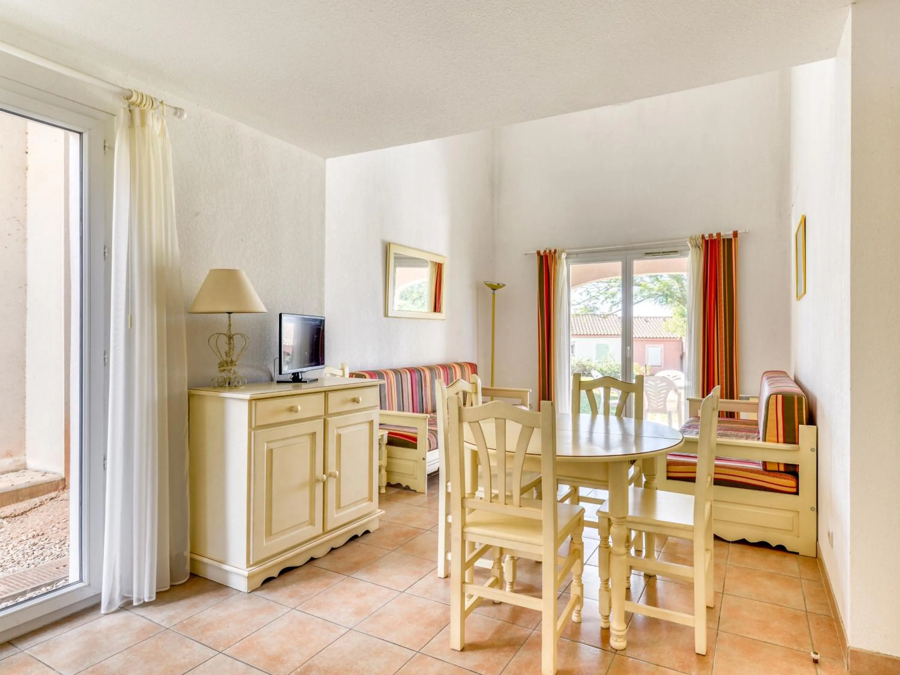 Dining area in Vacancéole - Port Minervois, Les Hauts du Lac