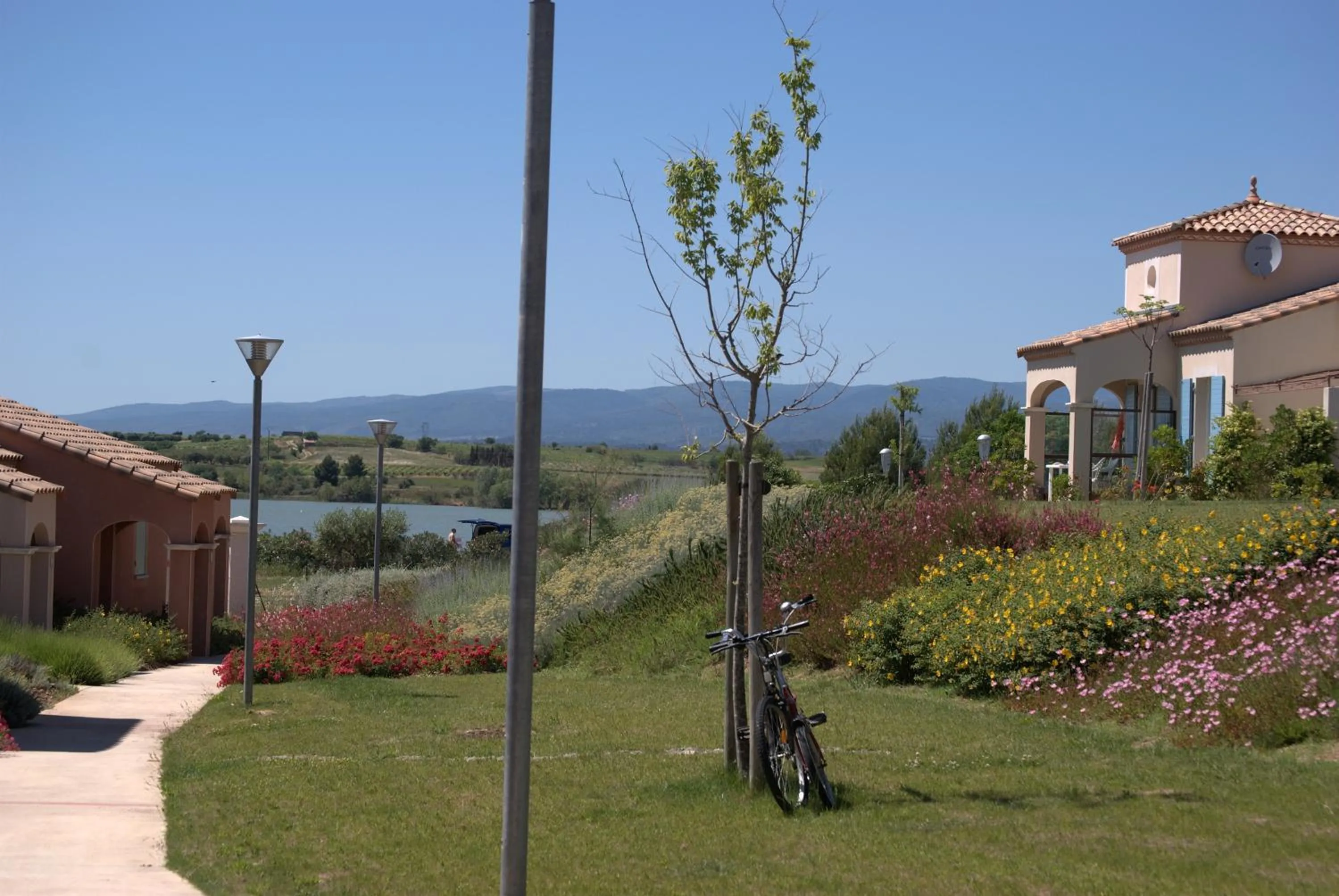 Garden view in Vacancéole - Port Minervois, Les Hauts du Lac