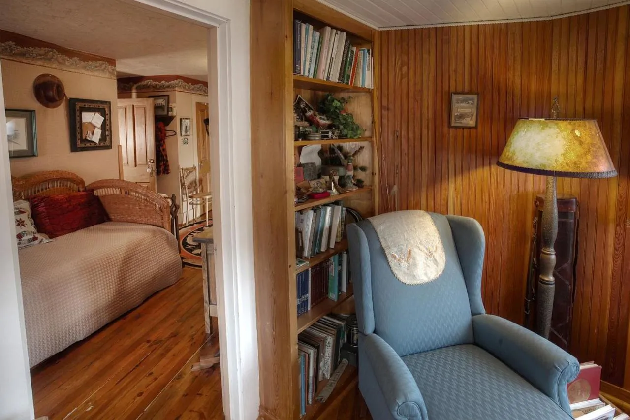 Seating area in The Queen, A Victorian Bed & Breakfast