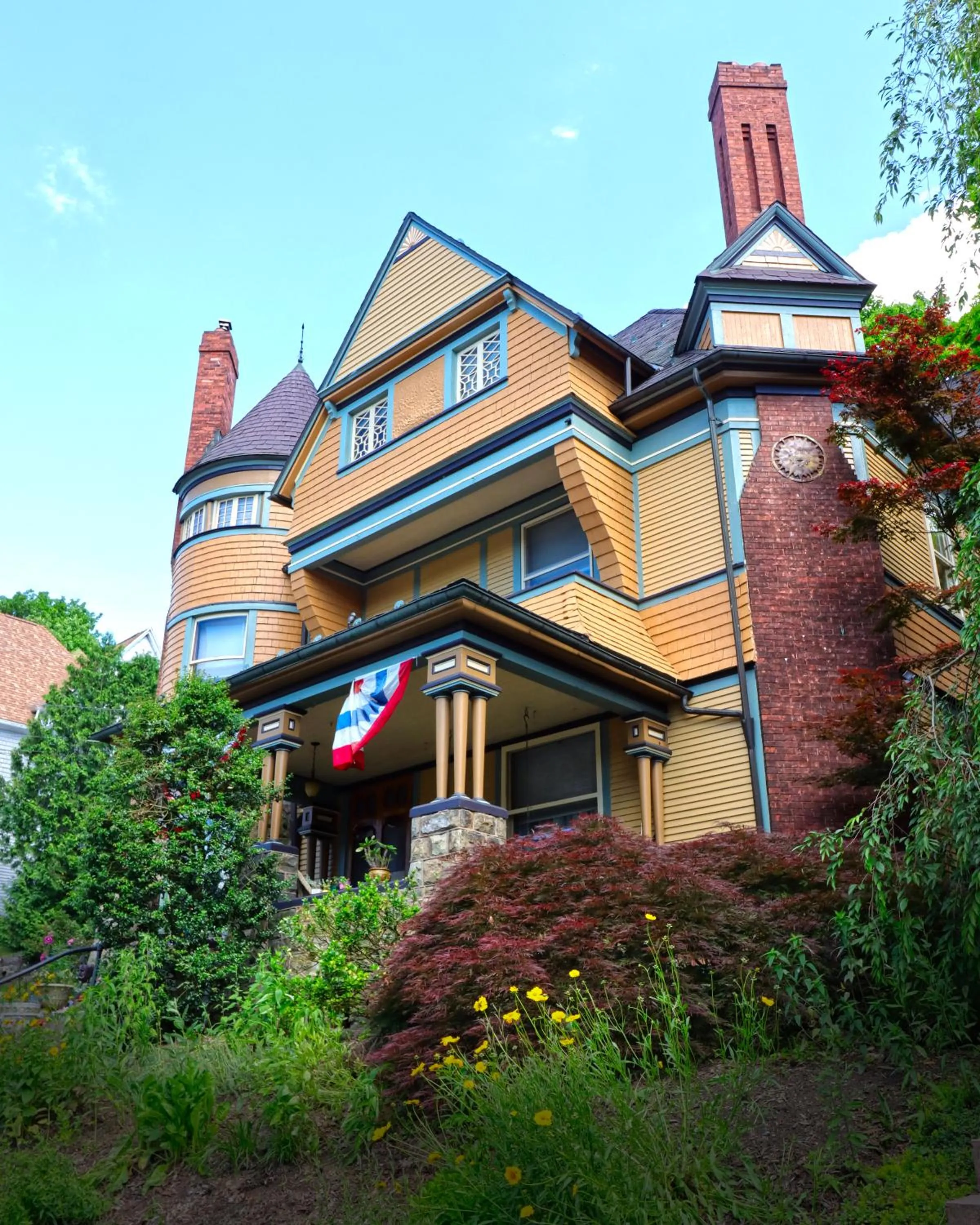 Property building in The Queen, A Victorian Bed & Breakfast