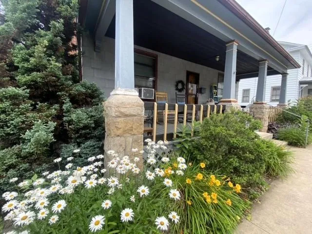 Property building in The Queen, A Victorian Bed & Breakfast