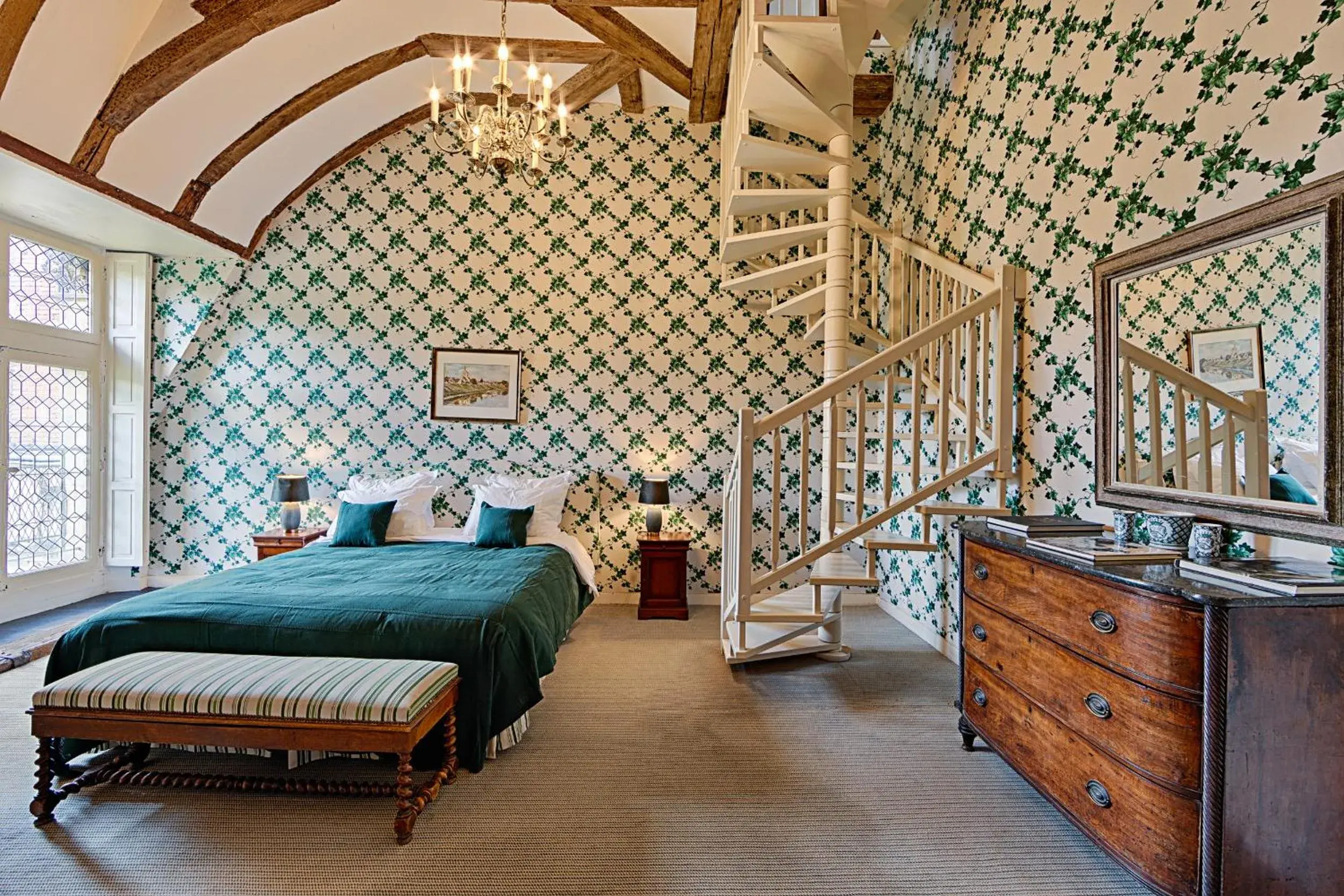 Two-Bedroom Apartment in Château De La Bourdaisière Two-Bedroom Apartment in Château De La Bourdaisière