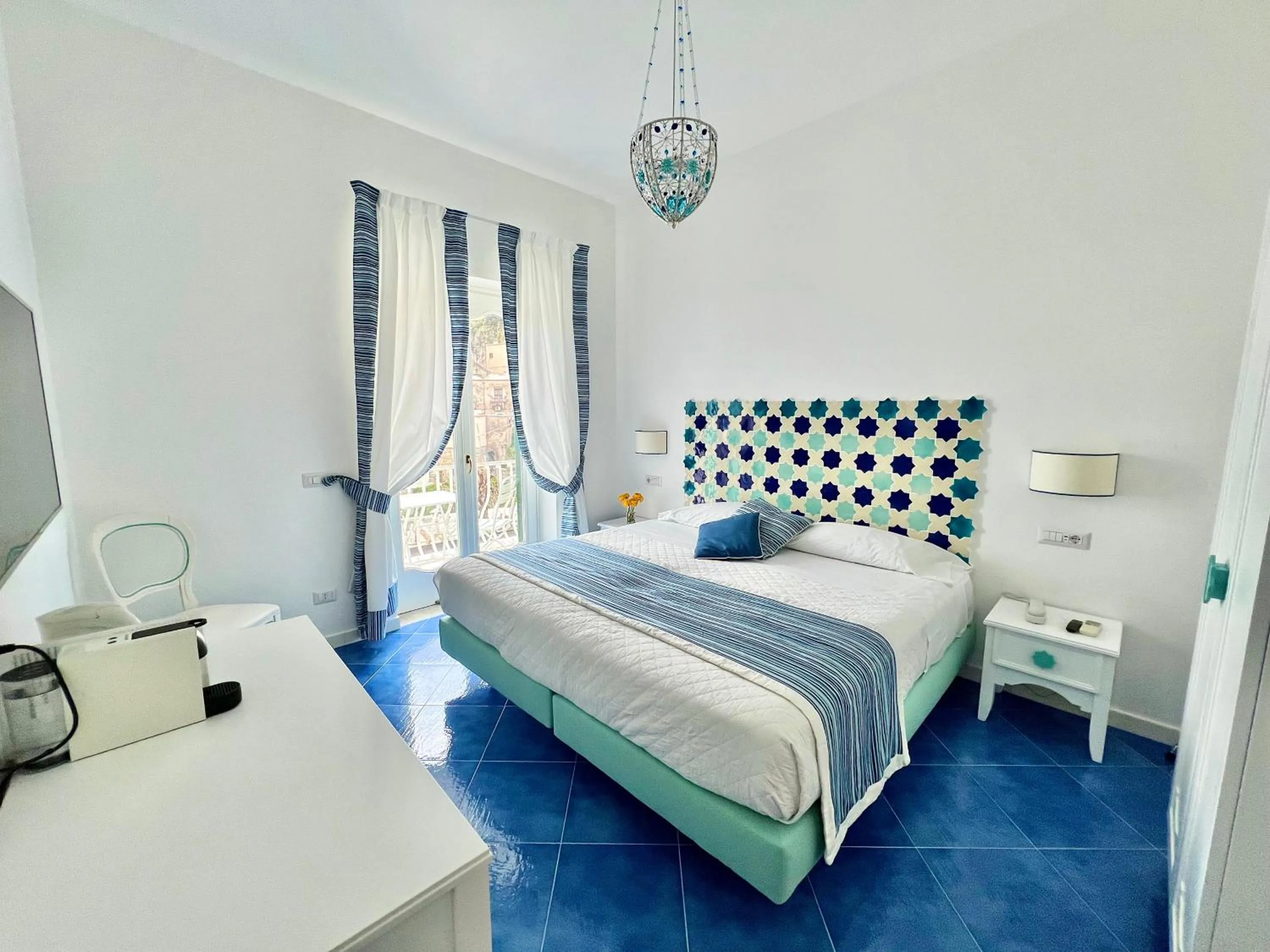 Bedroom, Bed in Hotel Villa Delle Palme in Positano