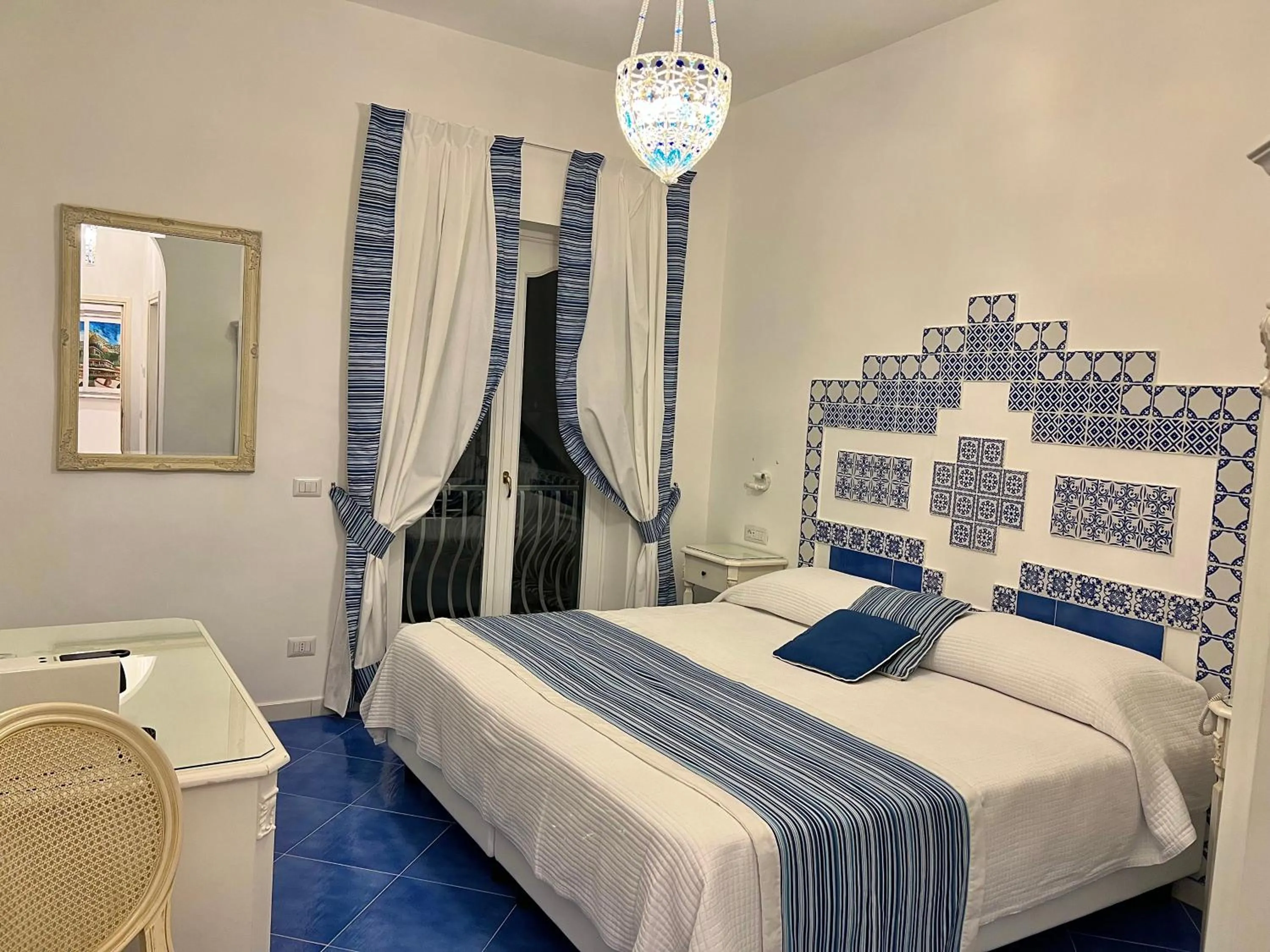 Bedroom, Bed in Hotel Villa Delle Palme in Positano