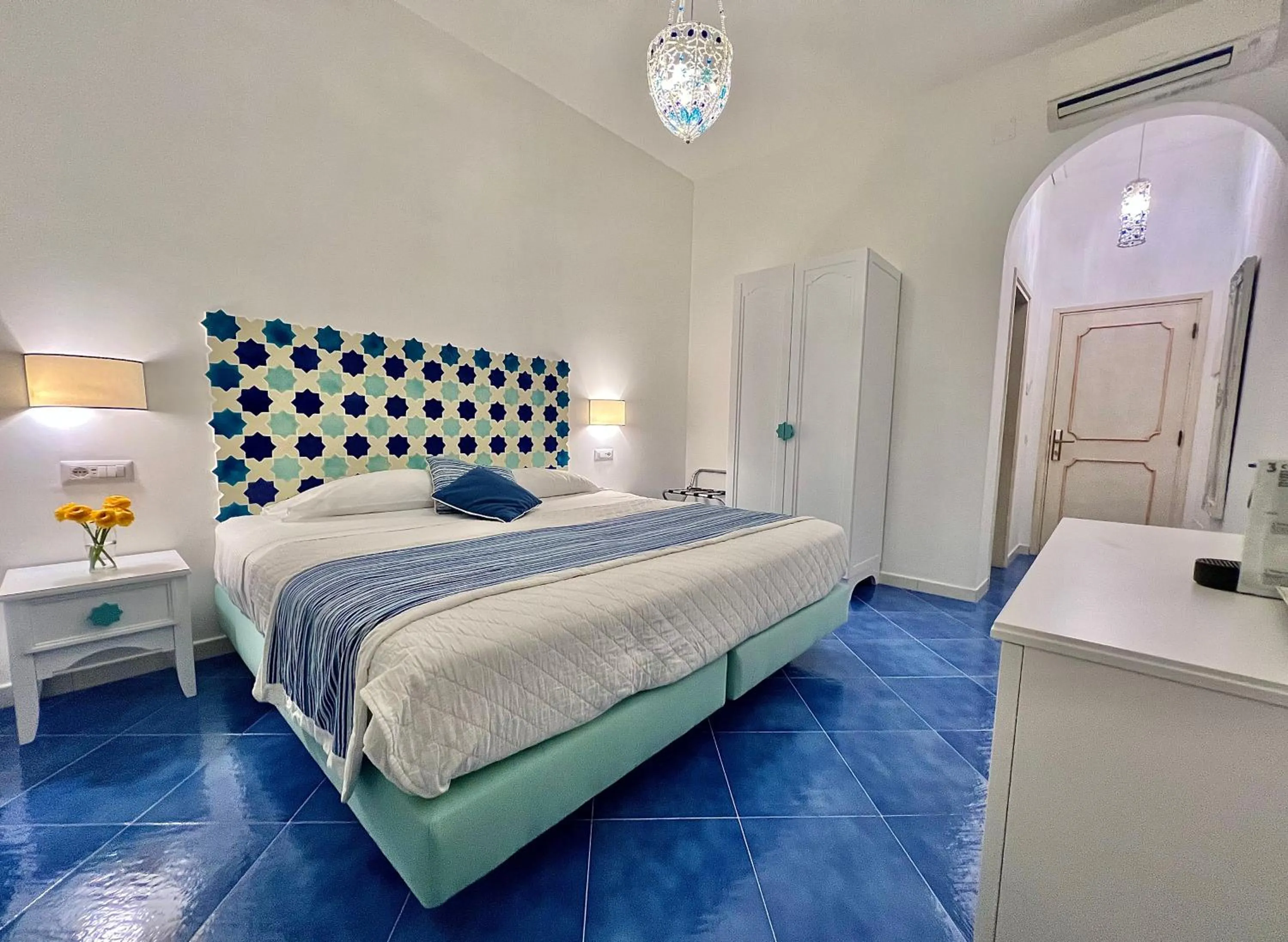 Bedroom, Bed in Hotel Villa Delle Palme in Positano