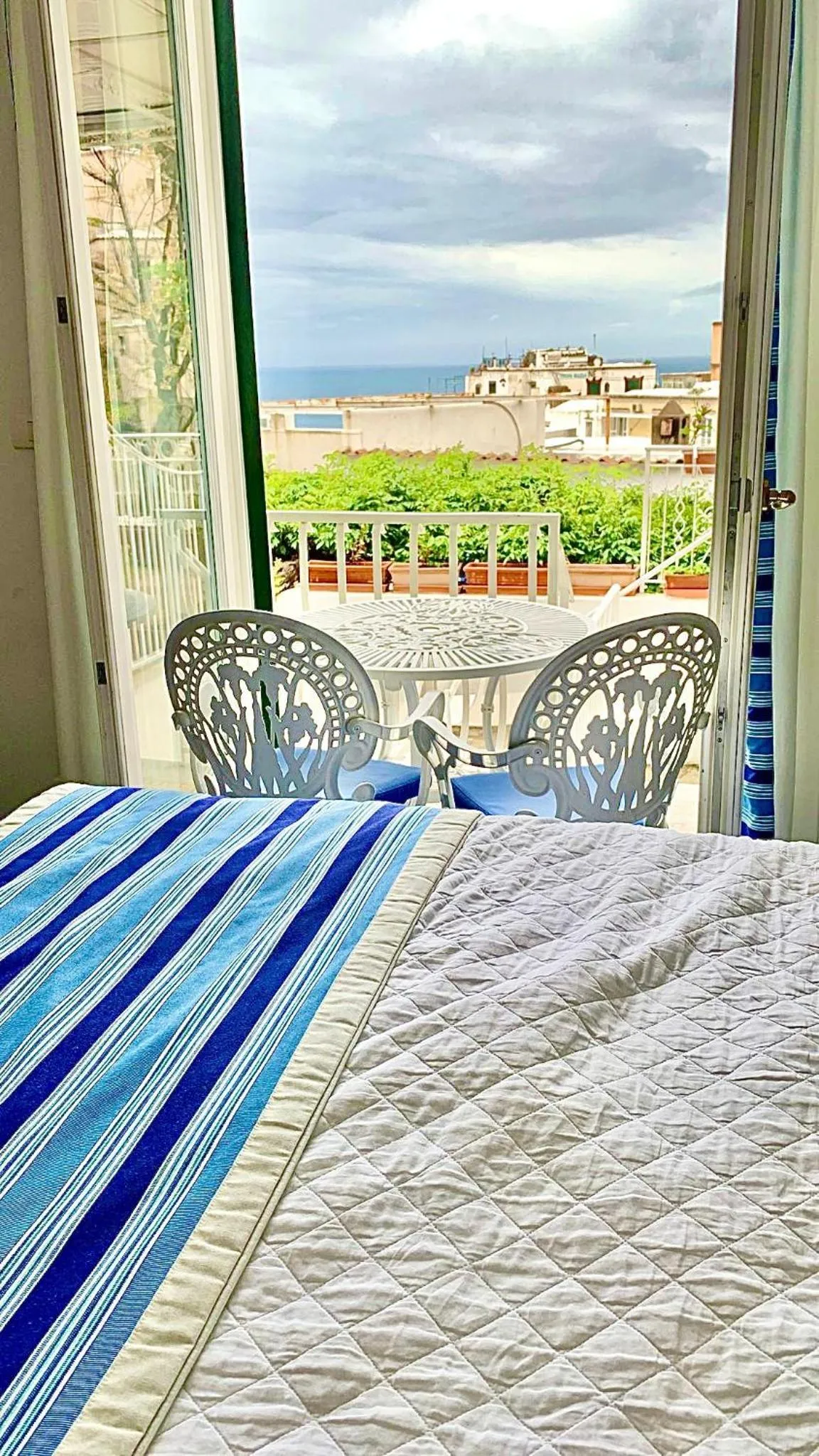 View (from property/room), Bed in Hotel Villa Delle Palme in Positano