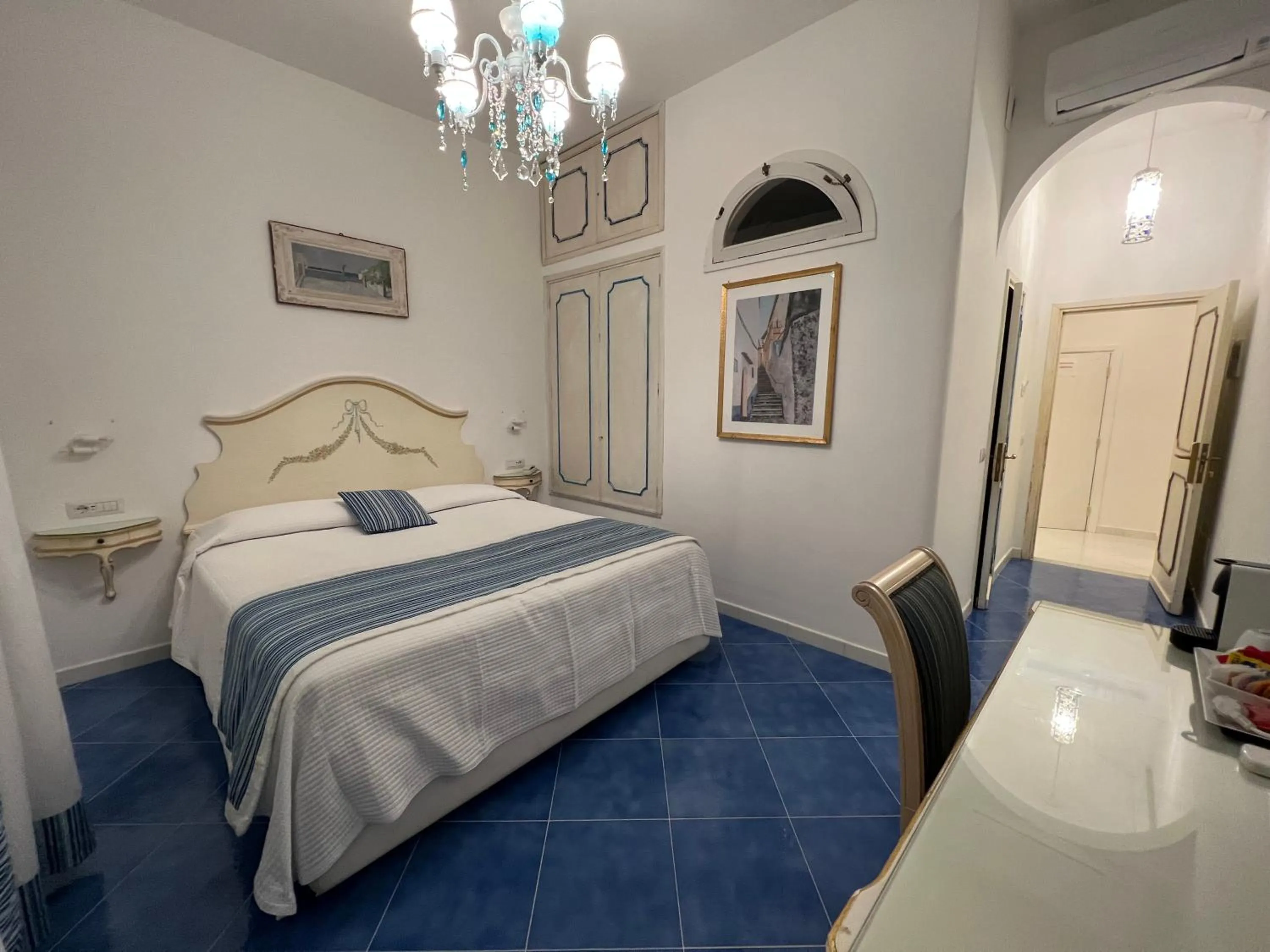 Bedroom, Bed in Hotel Villa Delle Palme in Positano