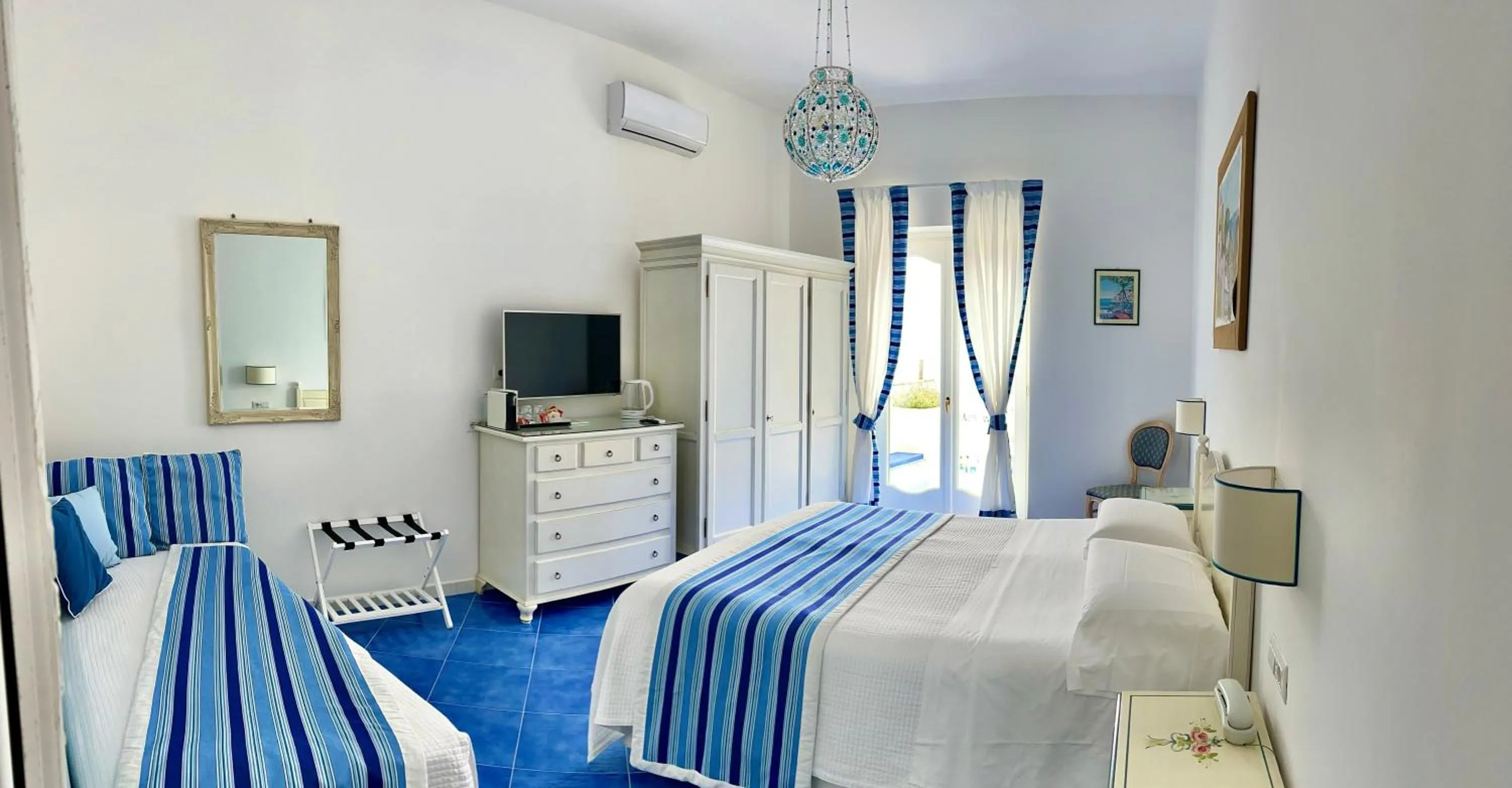 Bedroom, Bed in Hotel Villa Delle Palme in Positano