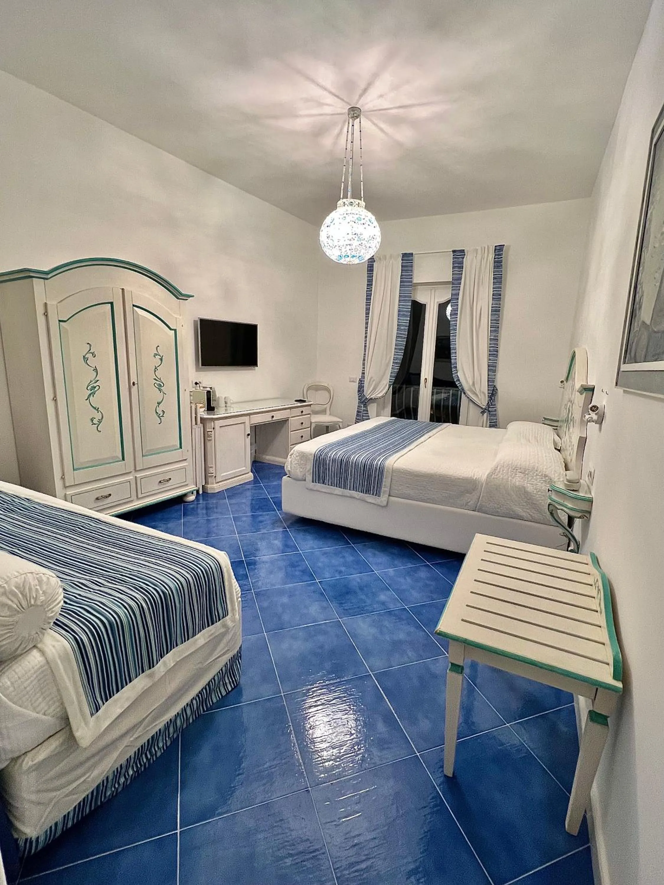 Bedroom, Bed in Hotel Villa Delle Palme in Positano