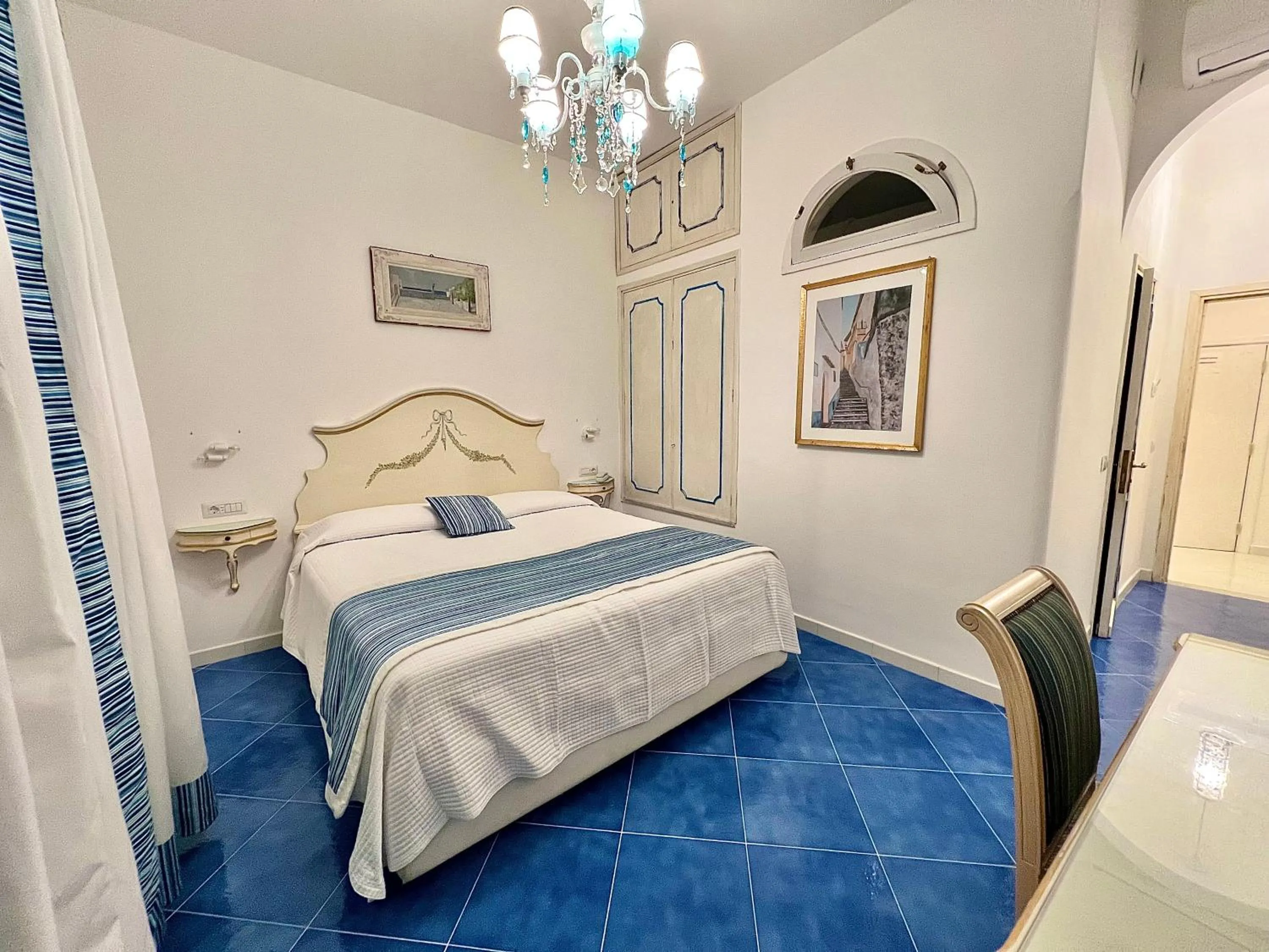 Decorative detail, Bed in Hotel Villa Delle Palme in Positano