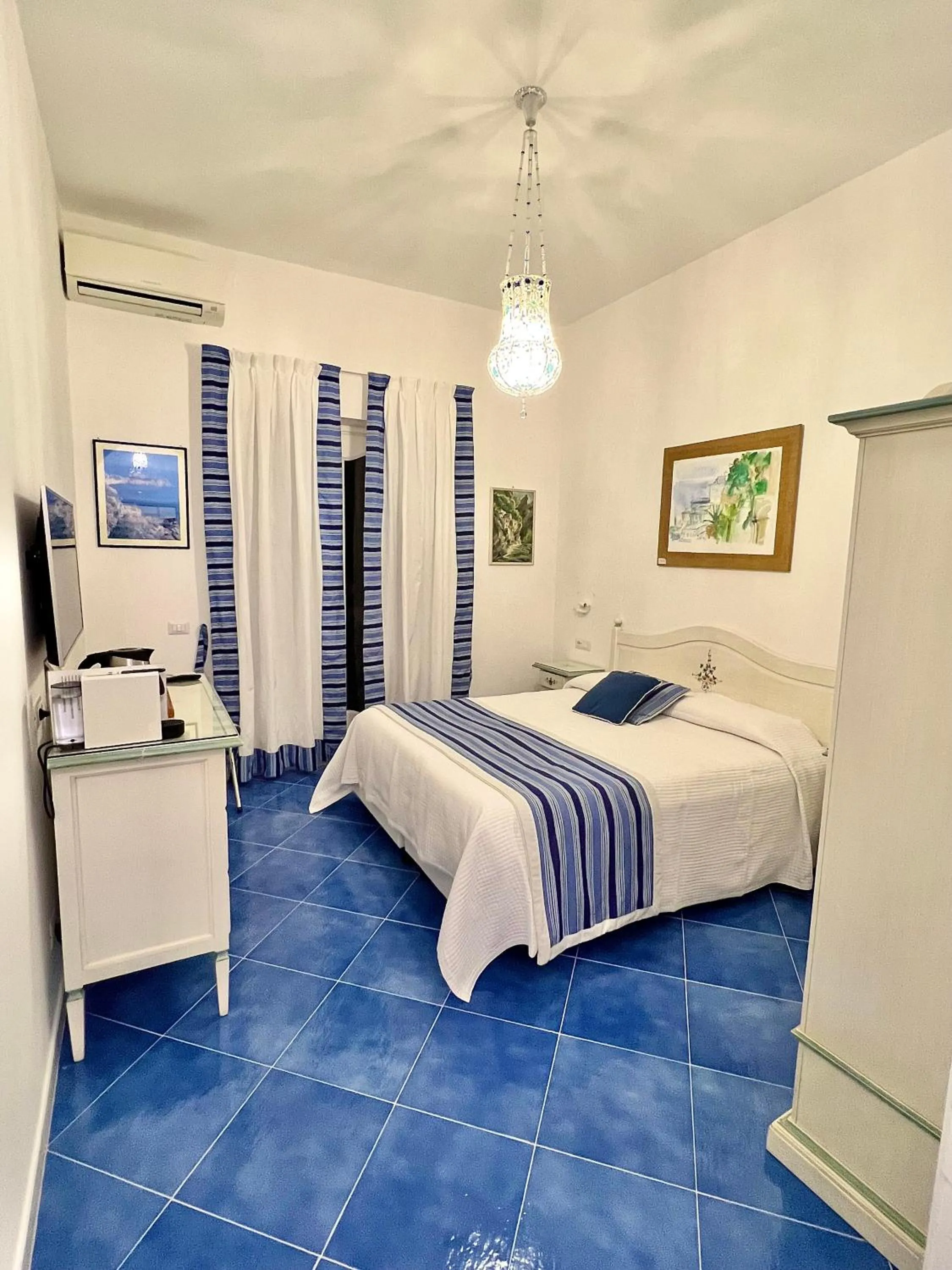 Bedroom, Bed in Hotel Villa Delle Palme in Positano