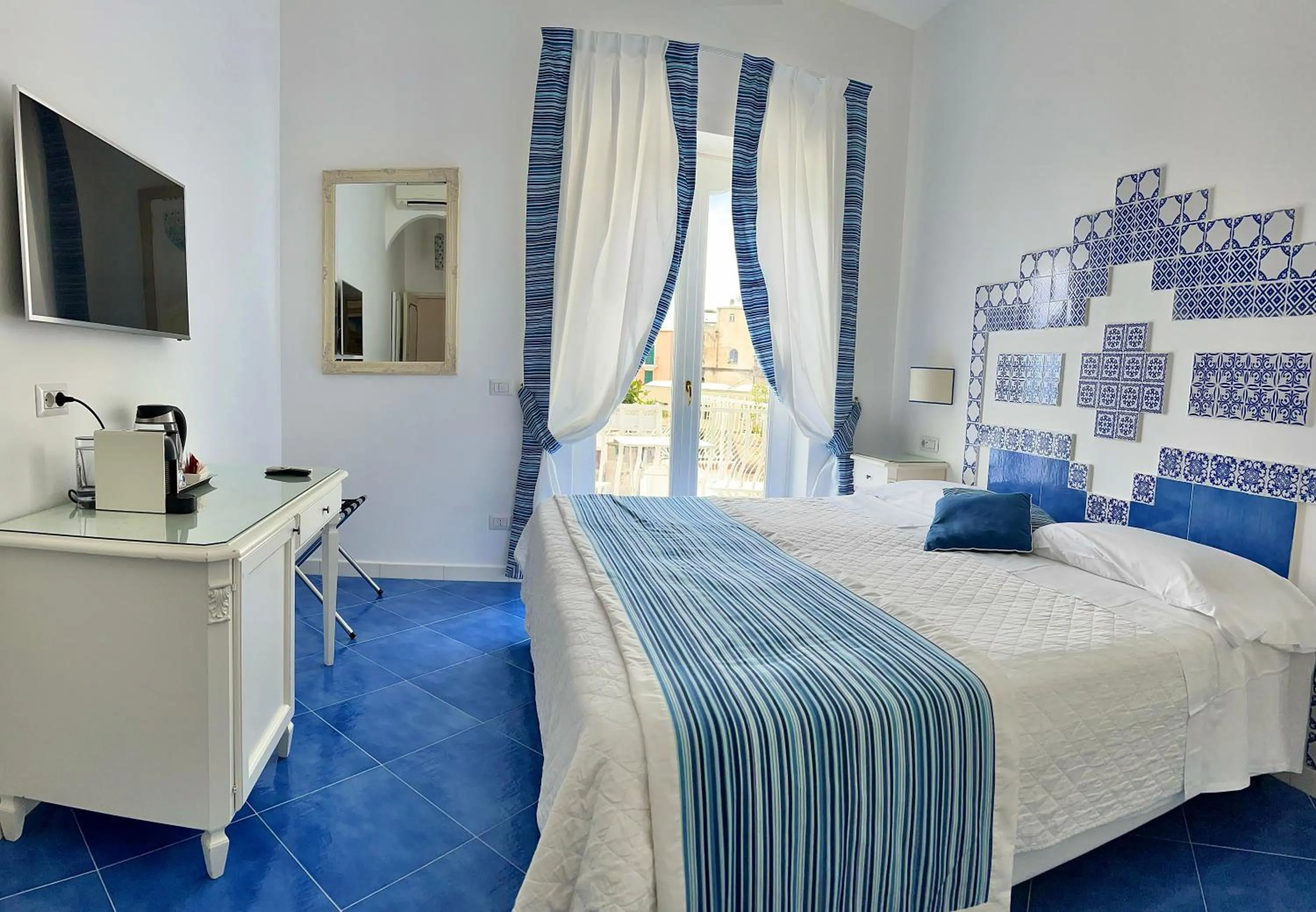 Decorative detail, Bed in Hotel Villa Delle Palme in Positano