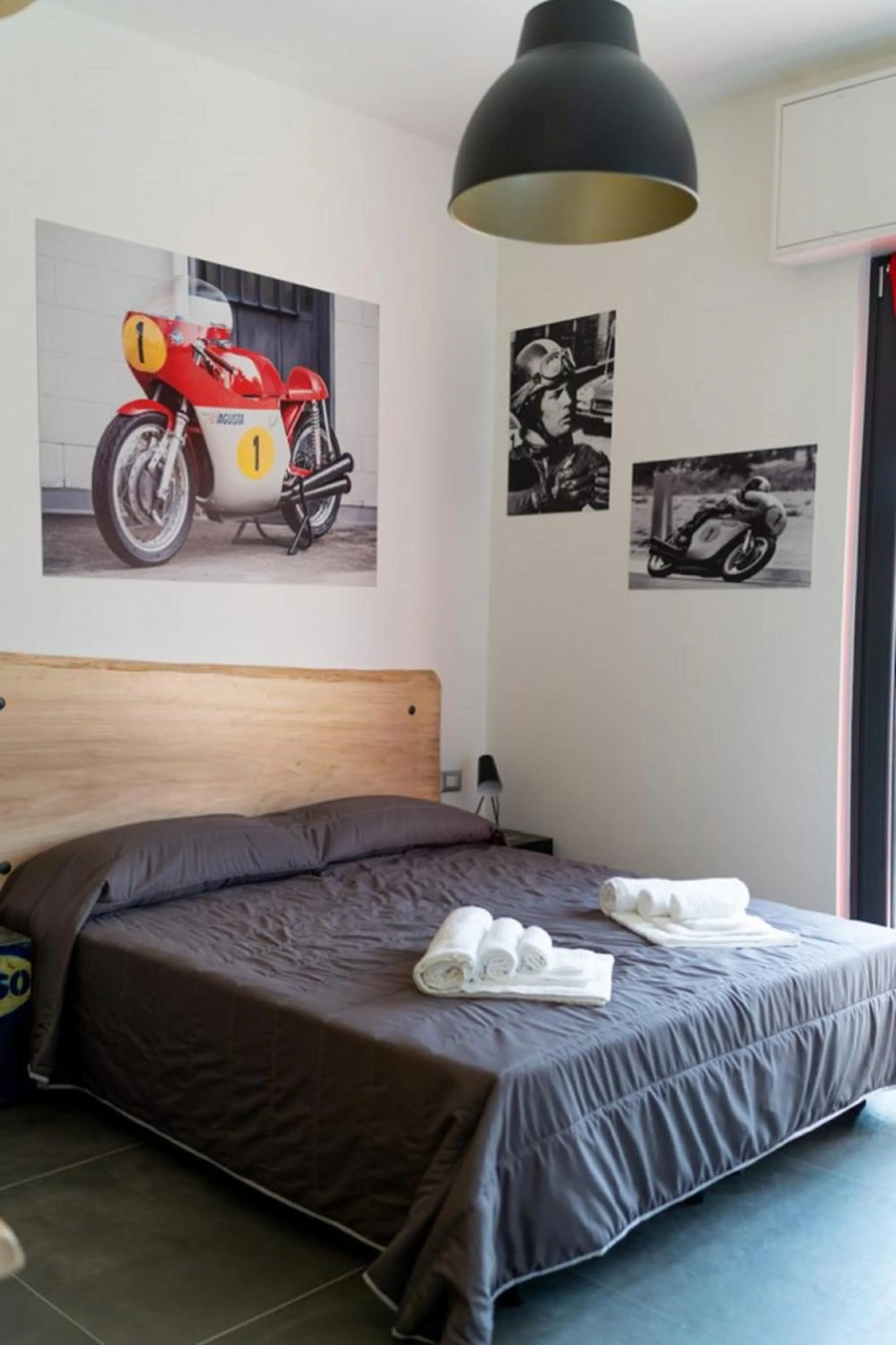Photo of the whole room in Italian Piston House Sport Moto Rent