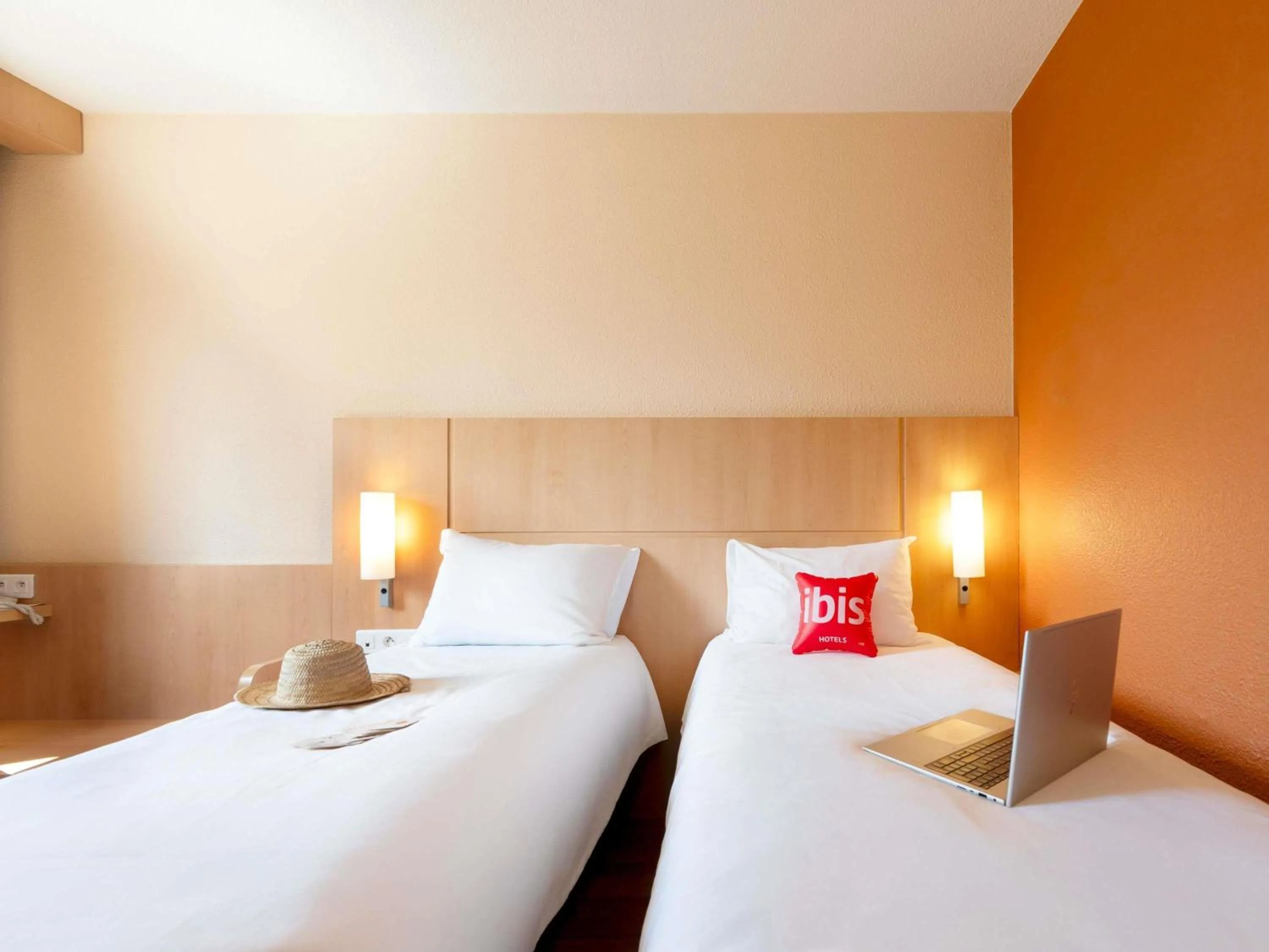 Bedroom, Bed in ibis Nancy Centre Gare et Congres