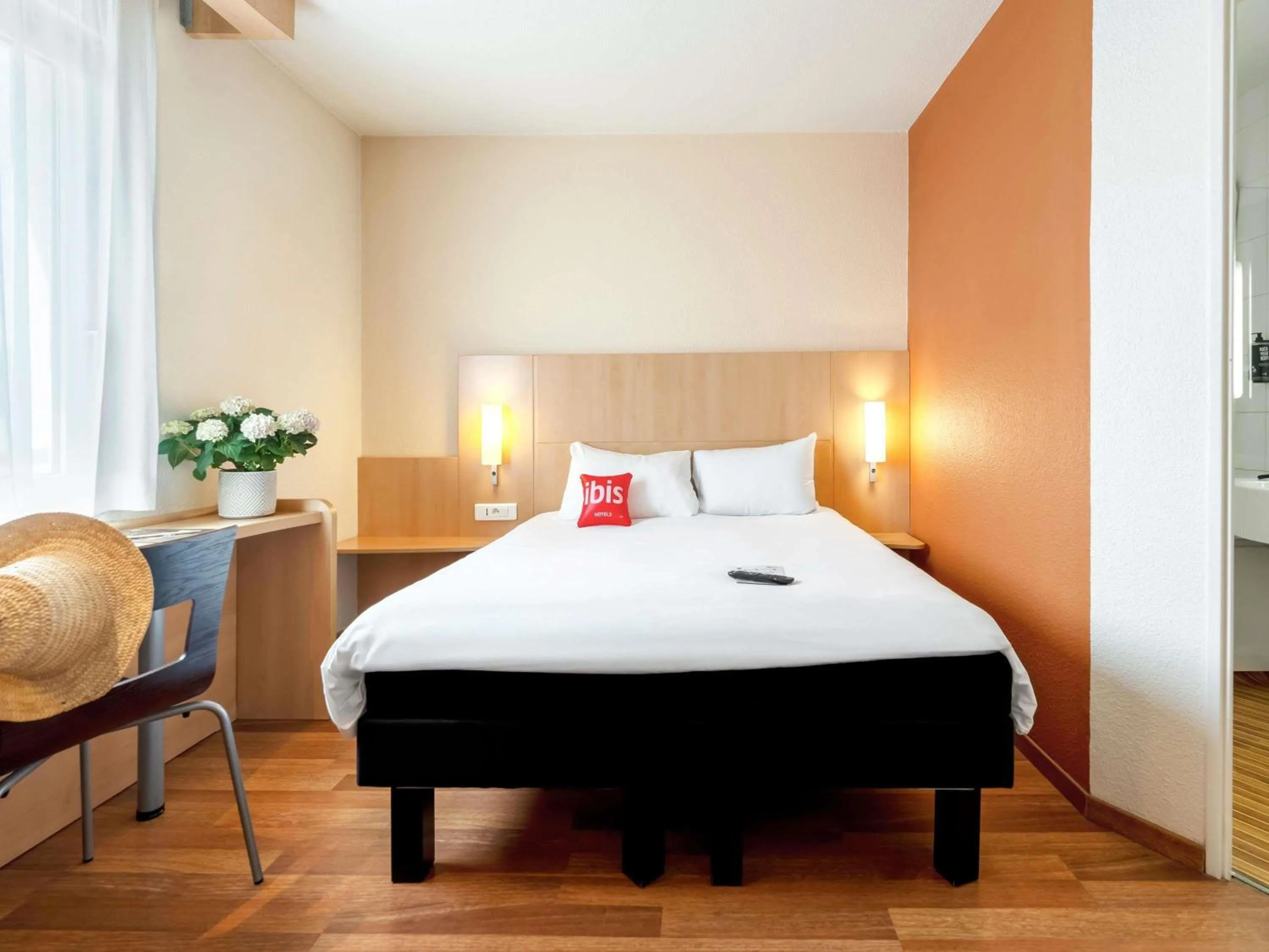 Bedroom, Bed in ibis Nancy Centre Gare et Congres