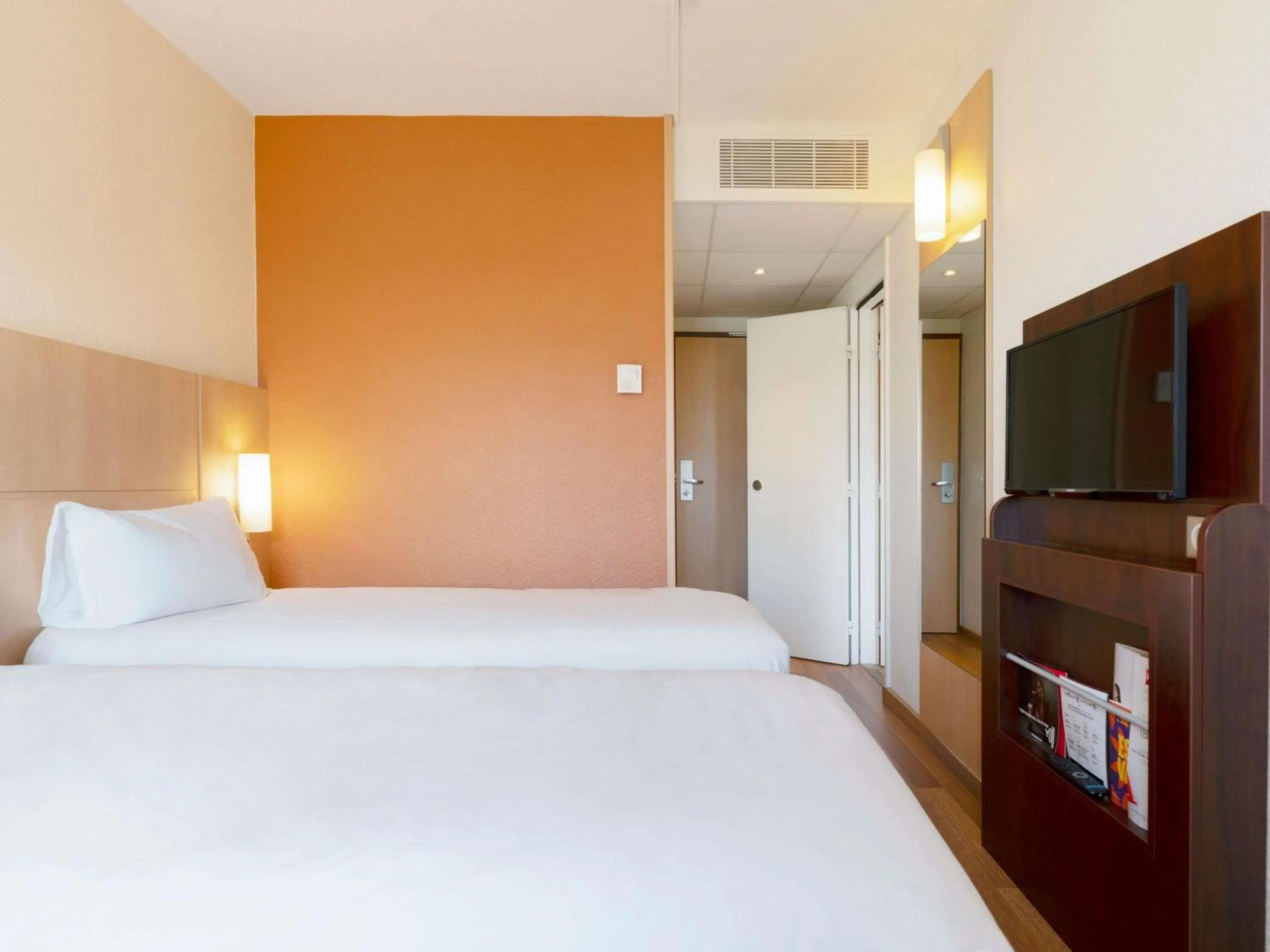 Bedroom, Bed in ibis Nancy Centre Gare et Congres