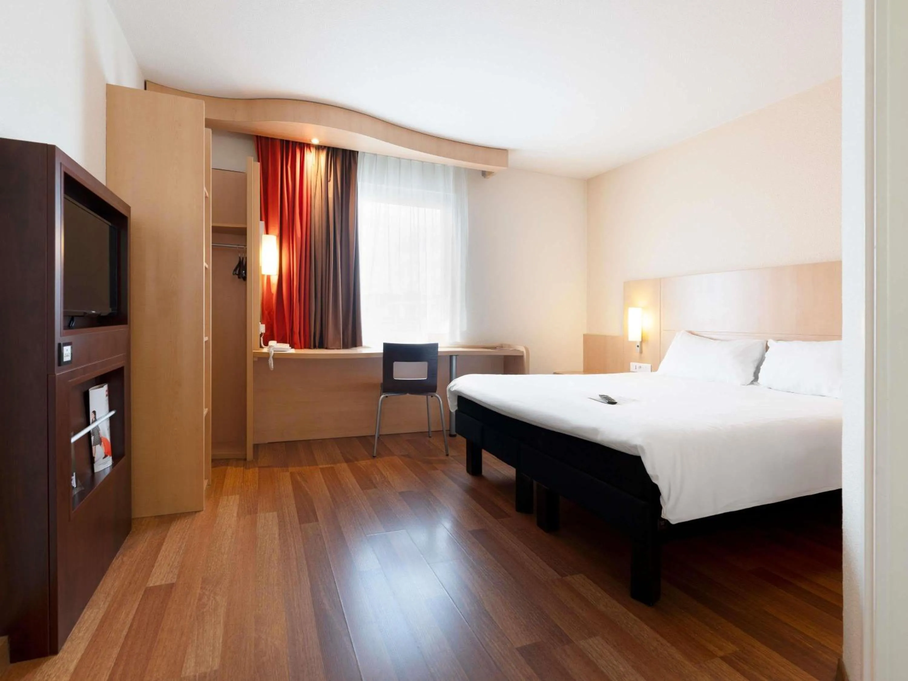 Bedroom, Bed in ibis Nancy Centre Gare et Congres