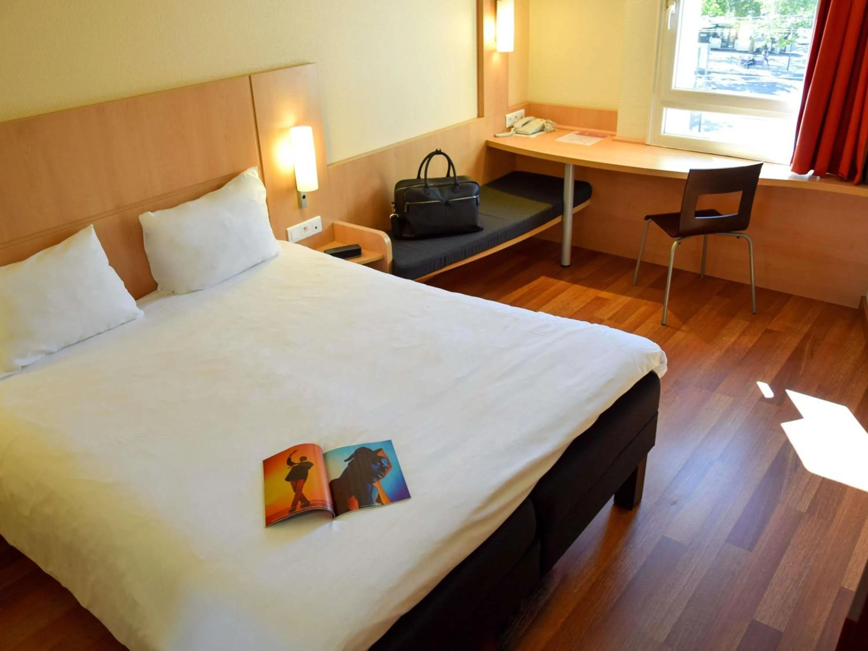 Bedroom, Bed in ibis Nancy Centre Gare et Congres