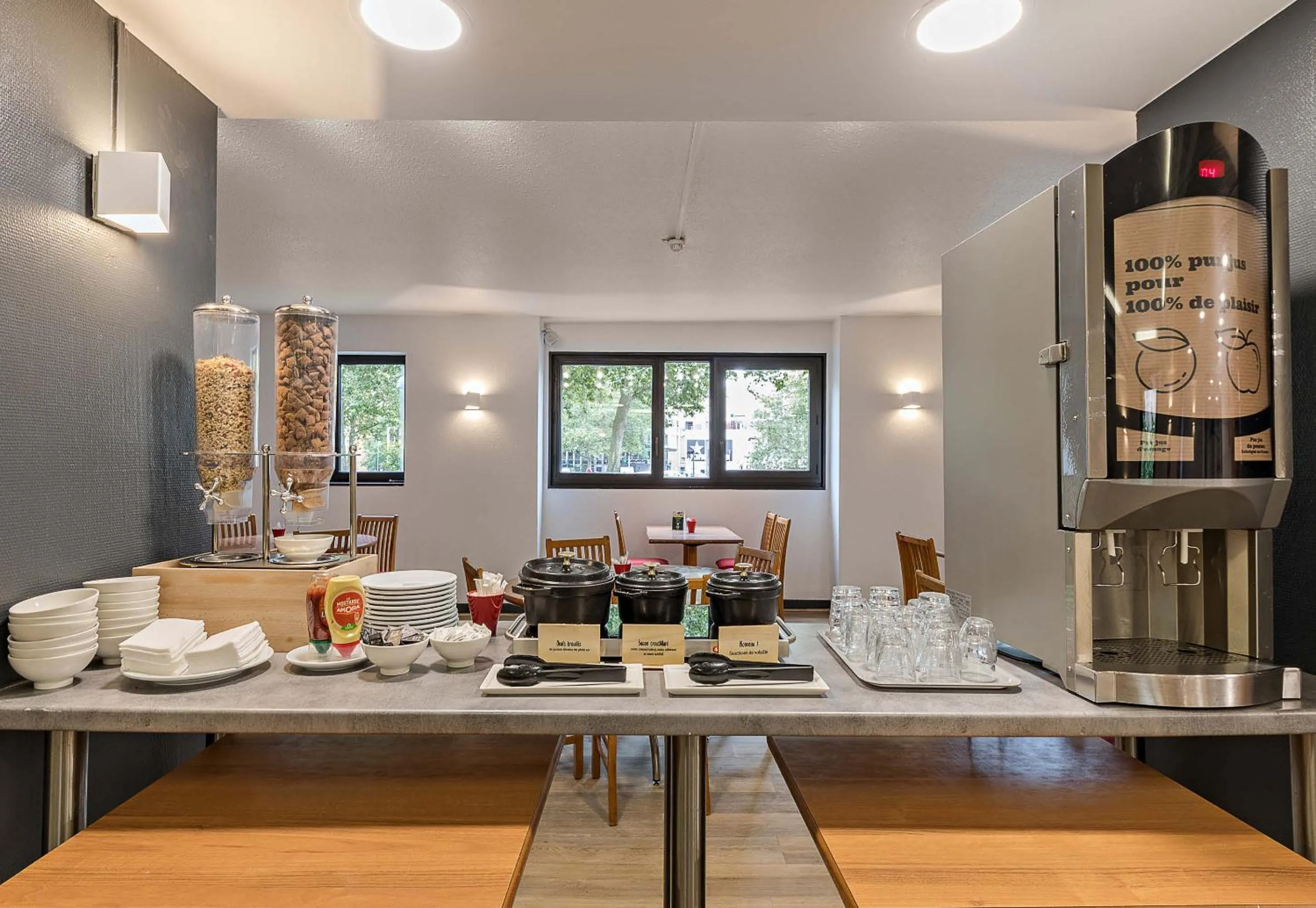 Breakfast in B&B HOTEL Rouen Centre Rive Gauche