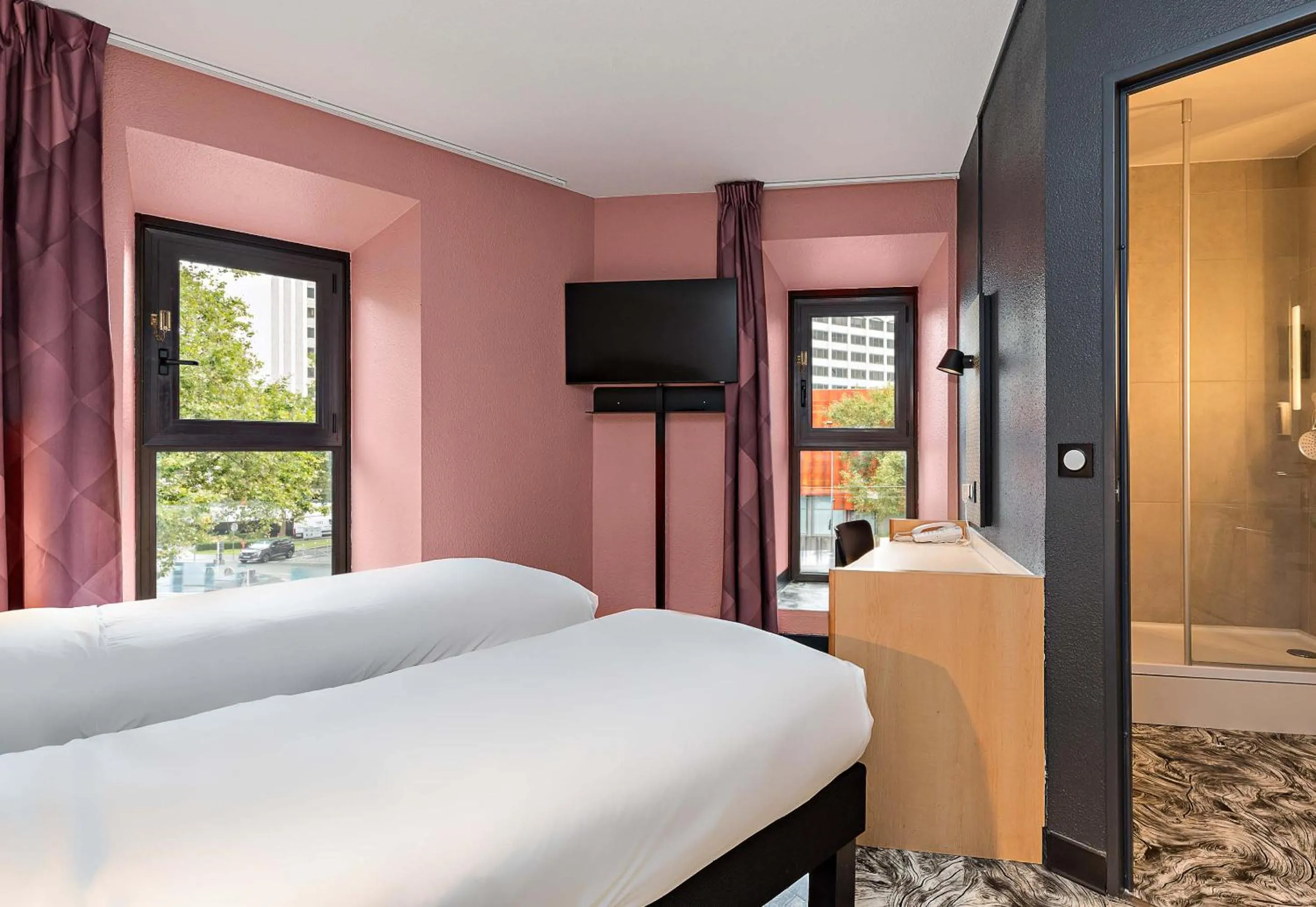 Bed in B&B HOTEL Rouen Centre Rive Gauche