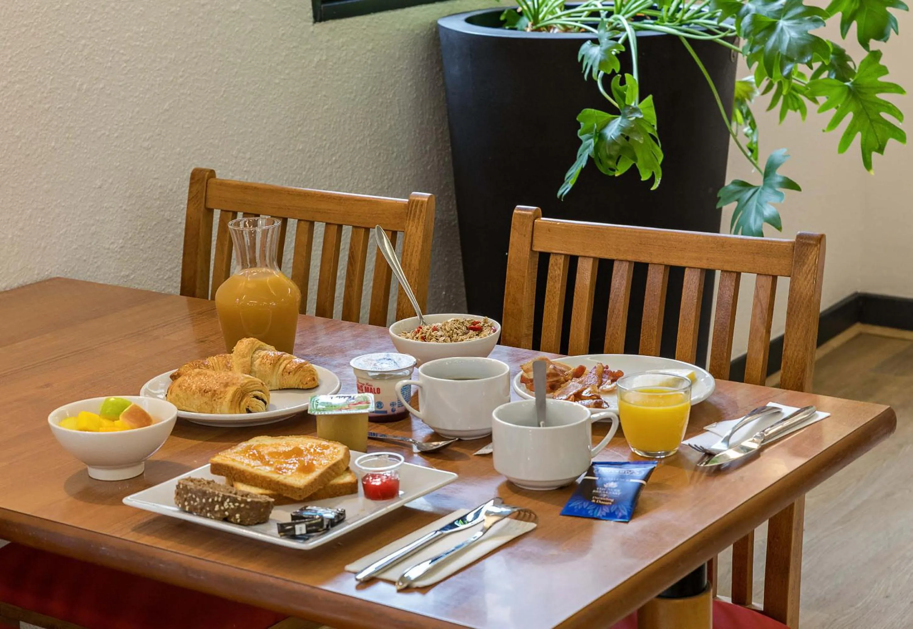 Breakfast in B&B HOTEL Rouen Centre Rive Gauche