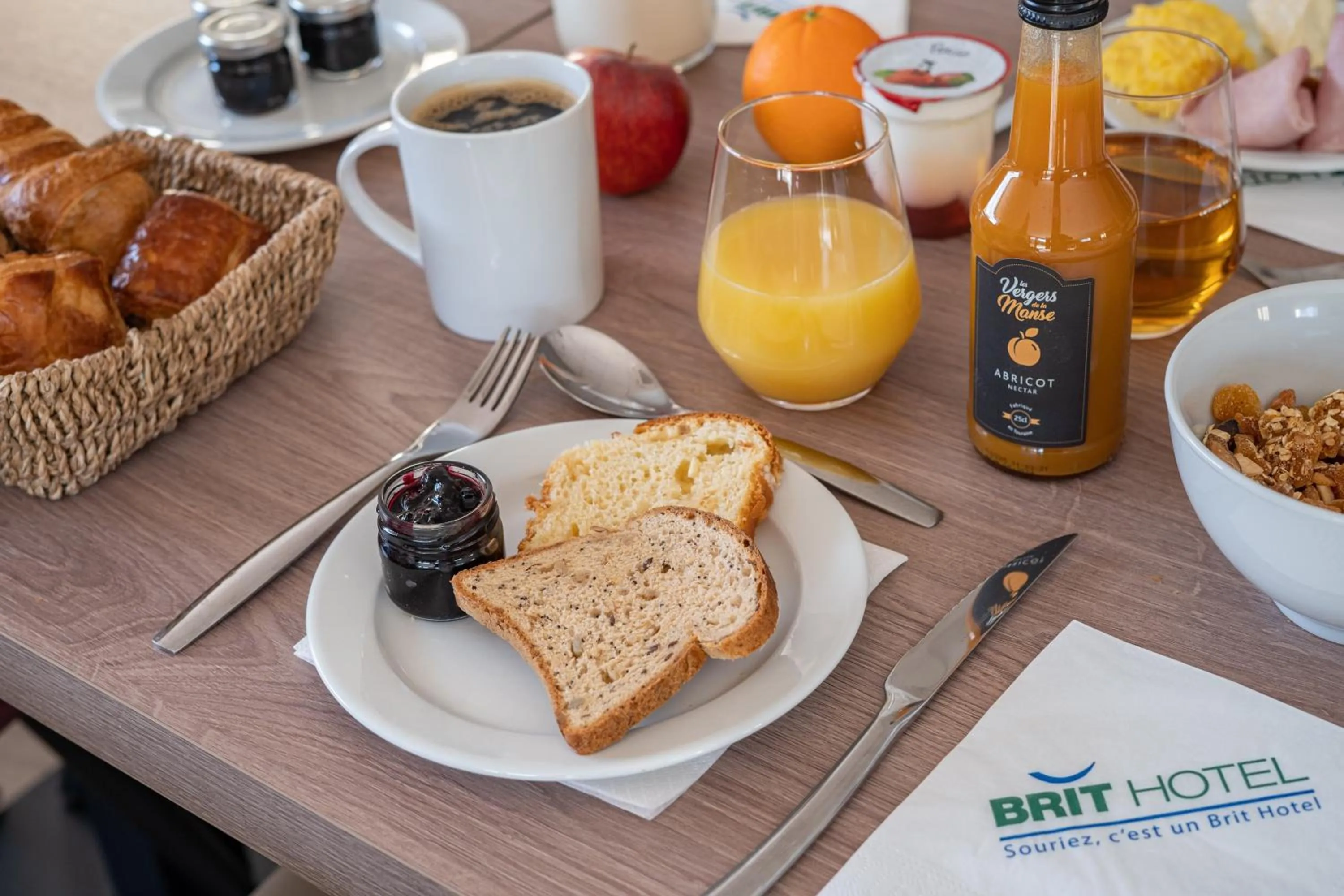 Breakfast in Brit Hotel Angers Parc Expo - L'Acropole