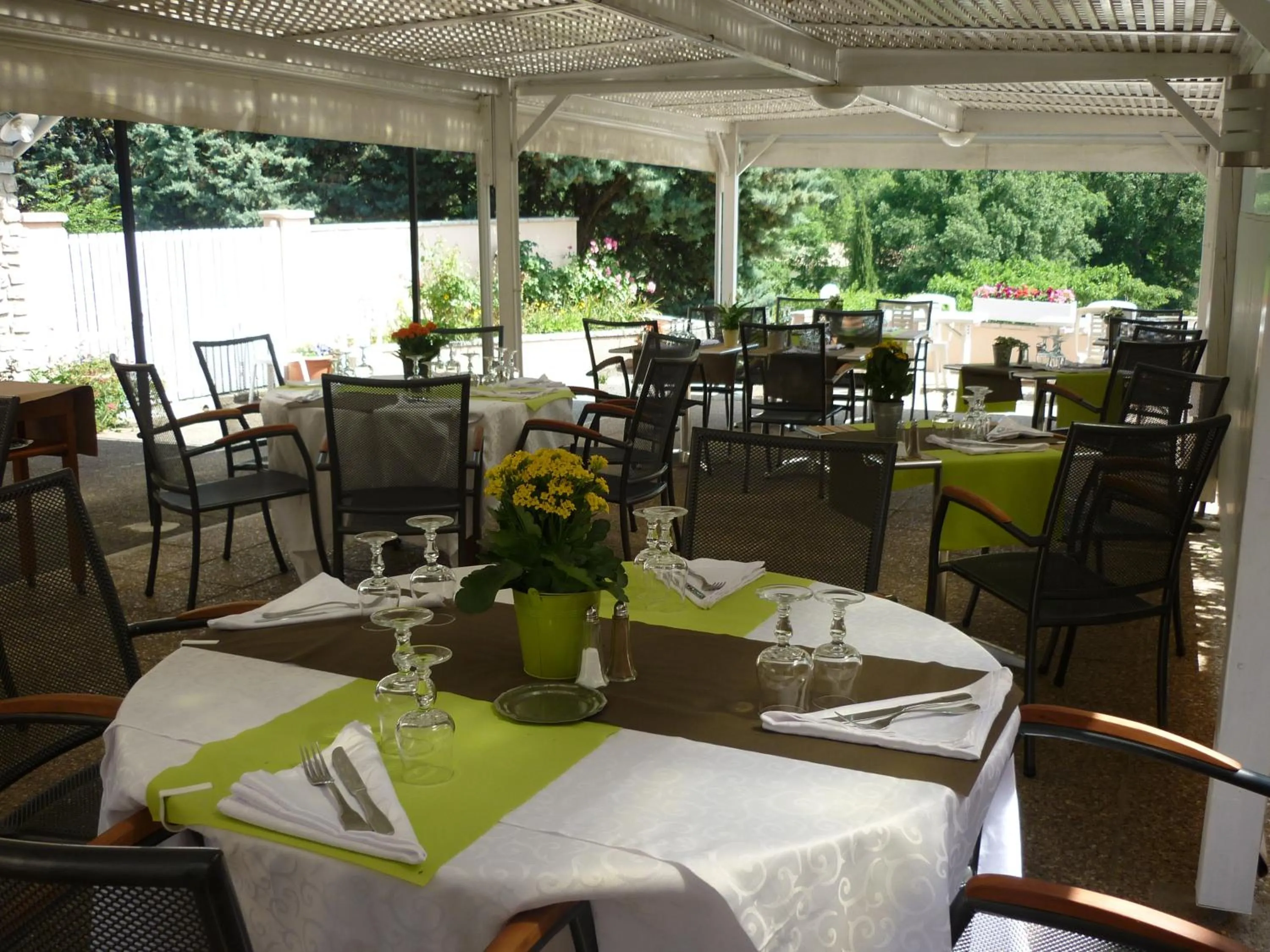 Restaurant/places to eat in Logis Hotel Le Relais du Serre