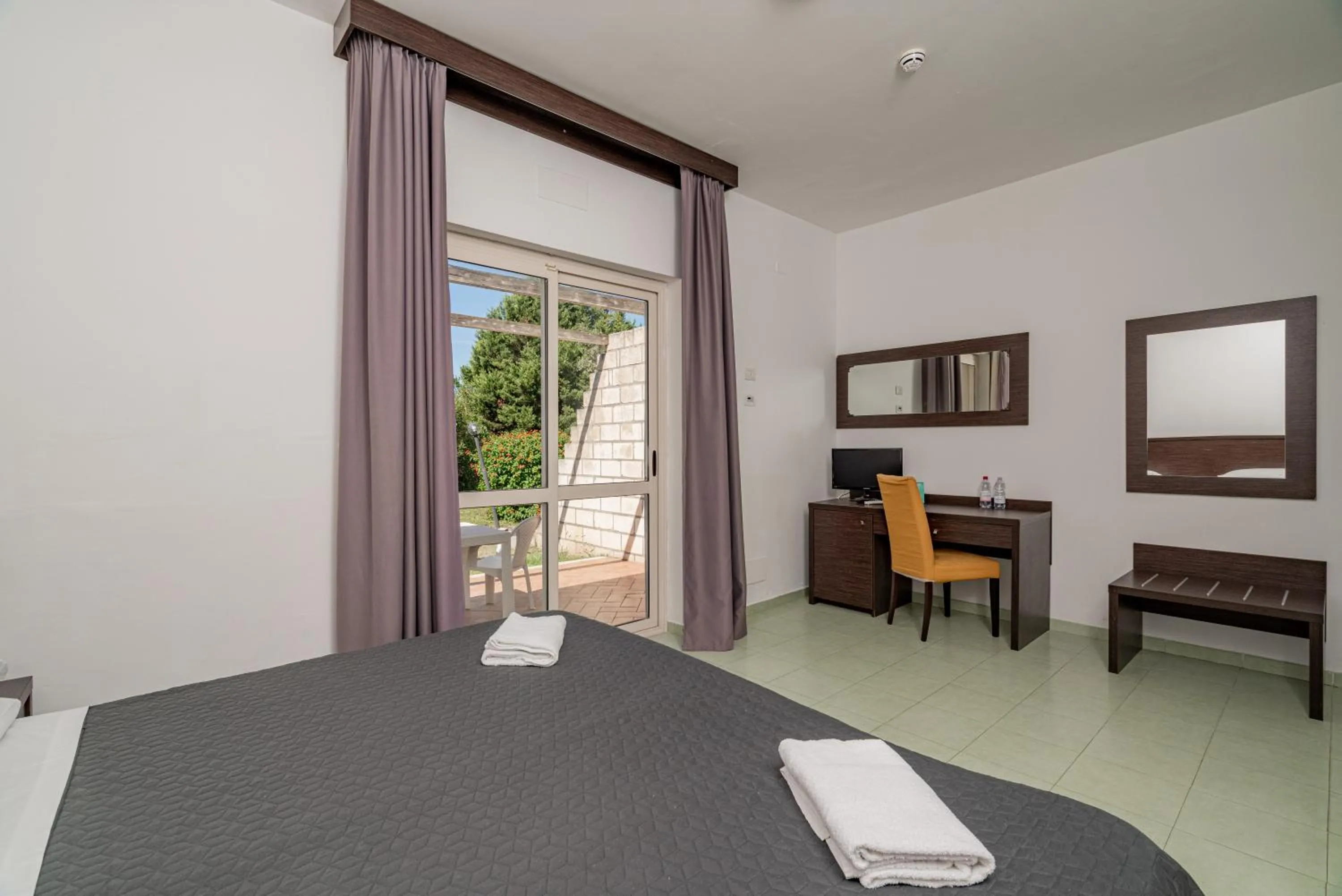 Bedroom, Bed in Club Esse Sunbeach