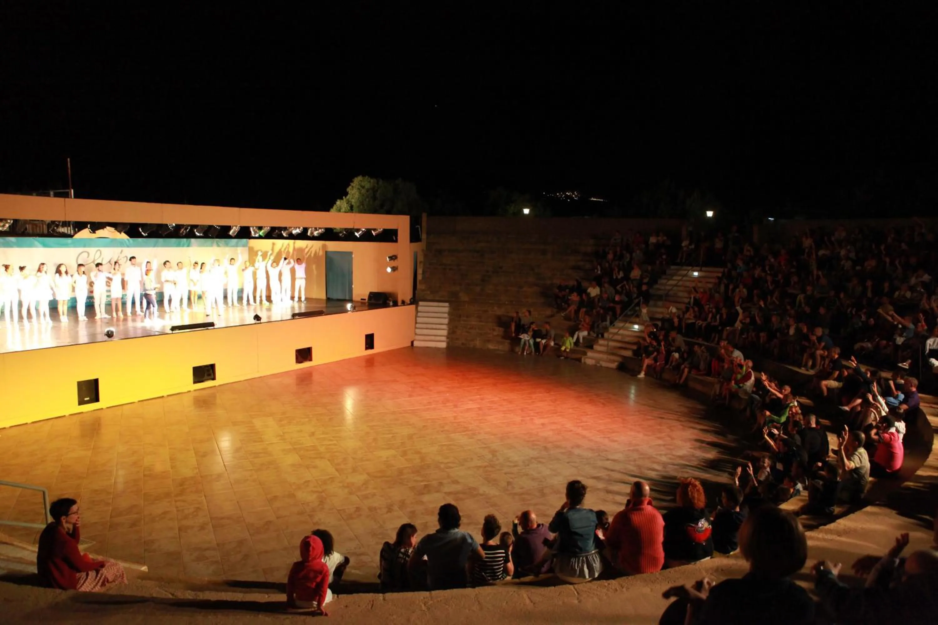 Evening entertainment in Club Esse Sunbeach